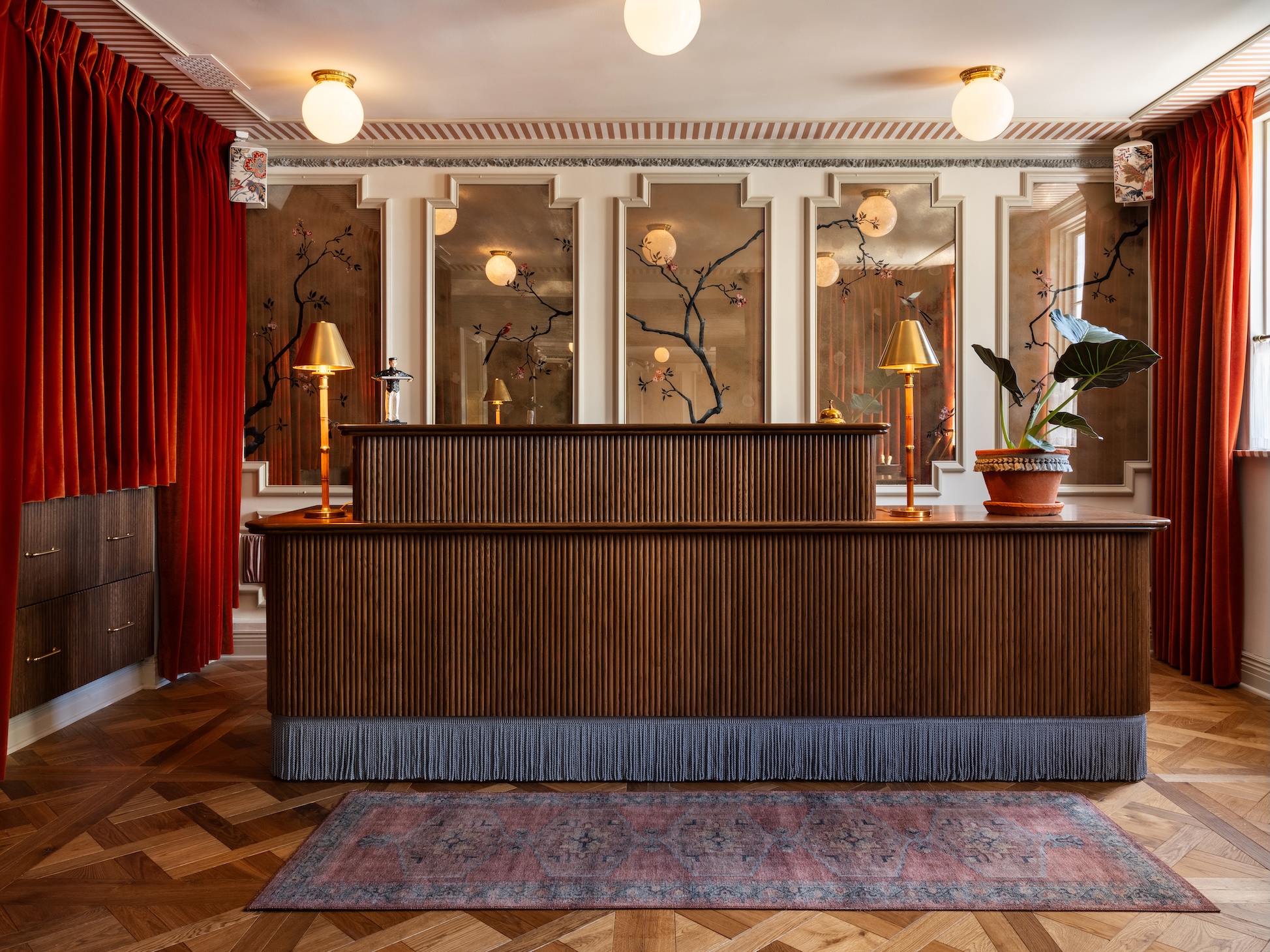 the-front-desk-at-the-hotel-lili