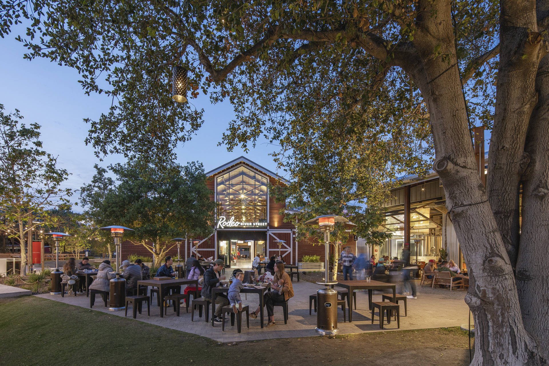 rodeo-food-hall-patio