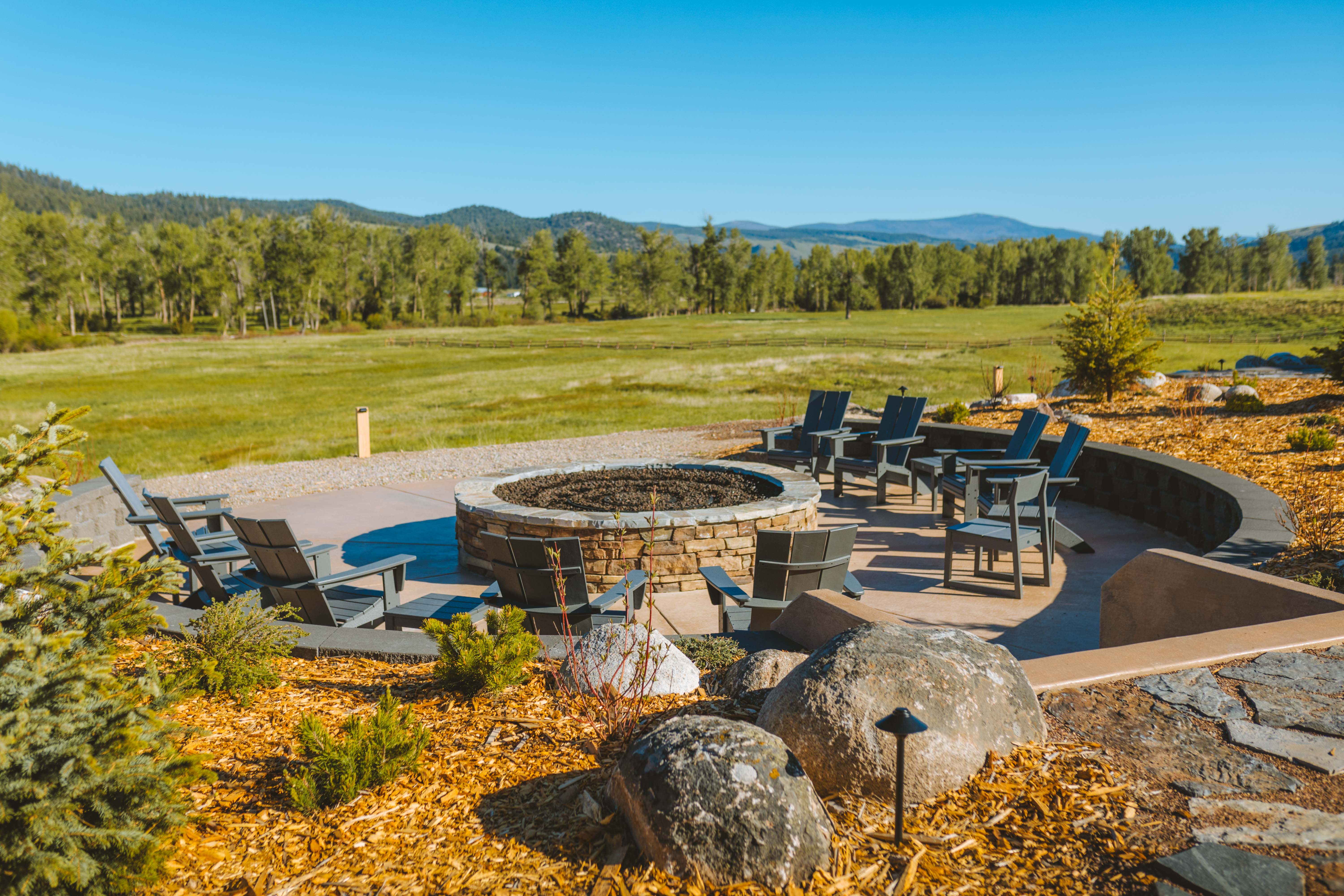 hideaway-lodge-firepit
