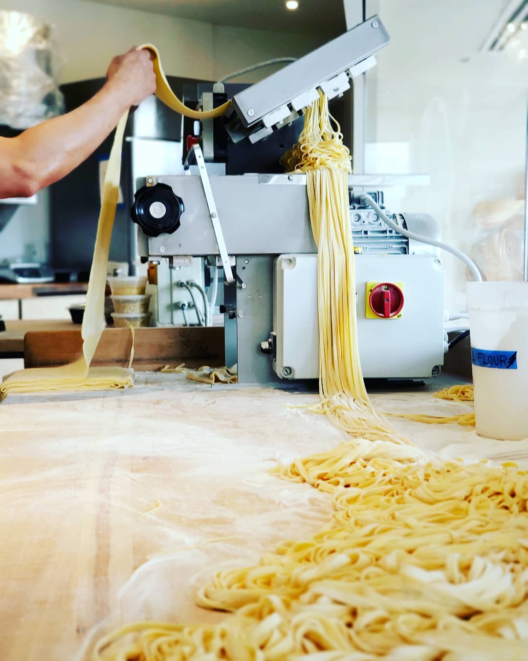 fresh-pasta-making-at-pasta-sisters