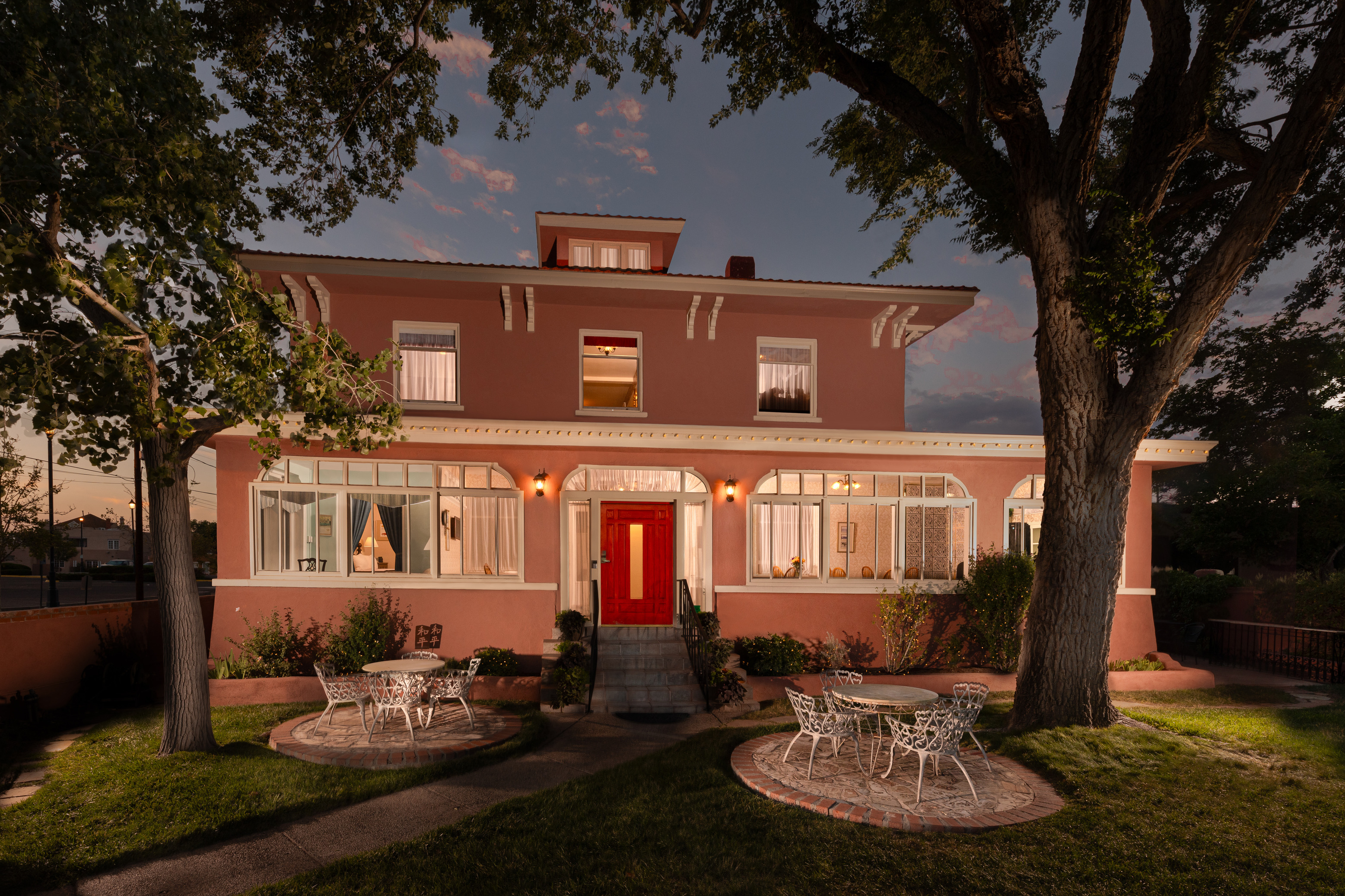 bottger-mansion-bed-and-breakfast-at-twilight