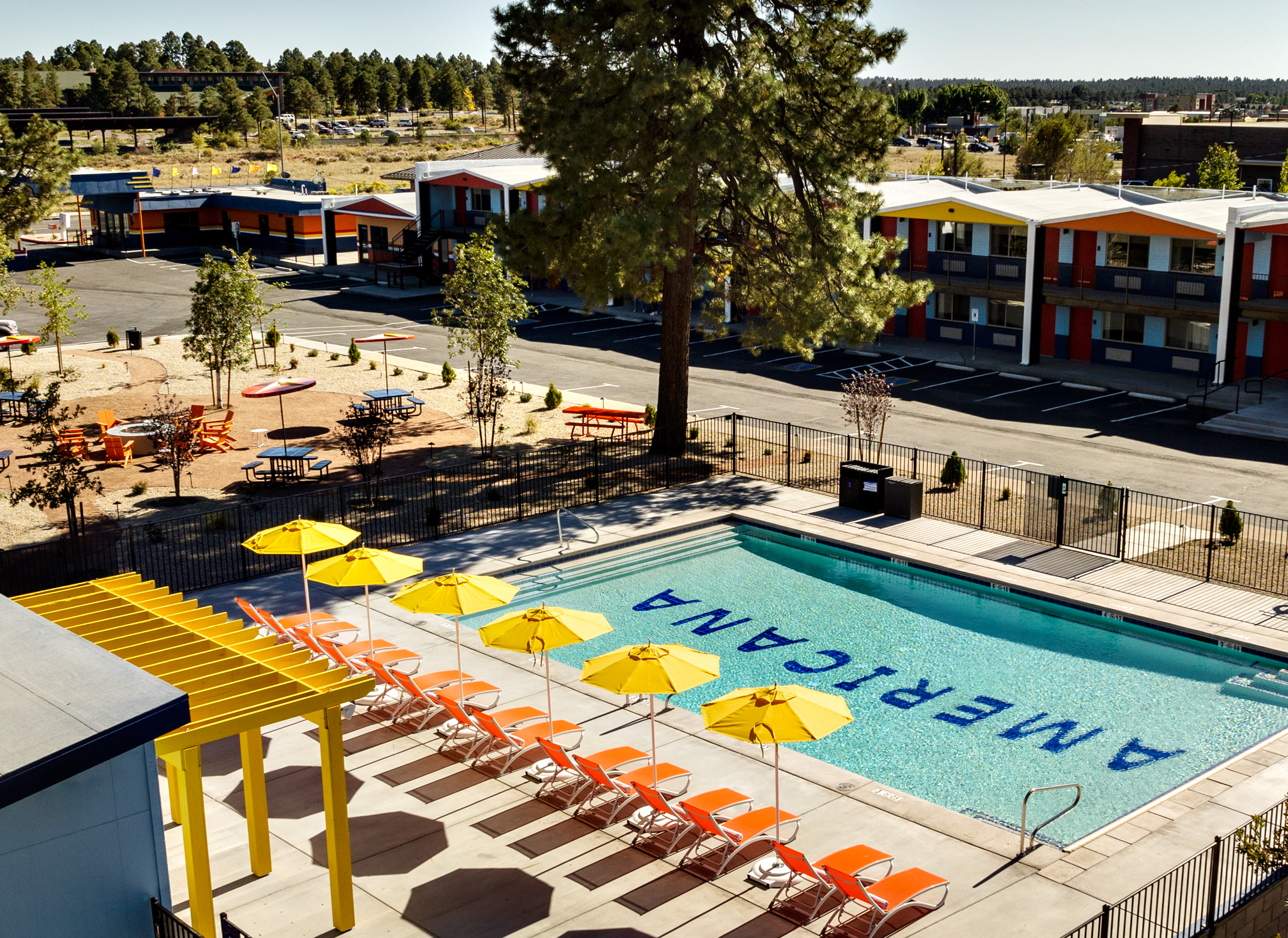 year-round-heated-pool-at-americana-motor-hotel-in-flagstaff-arizona
