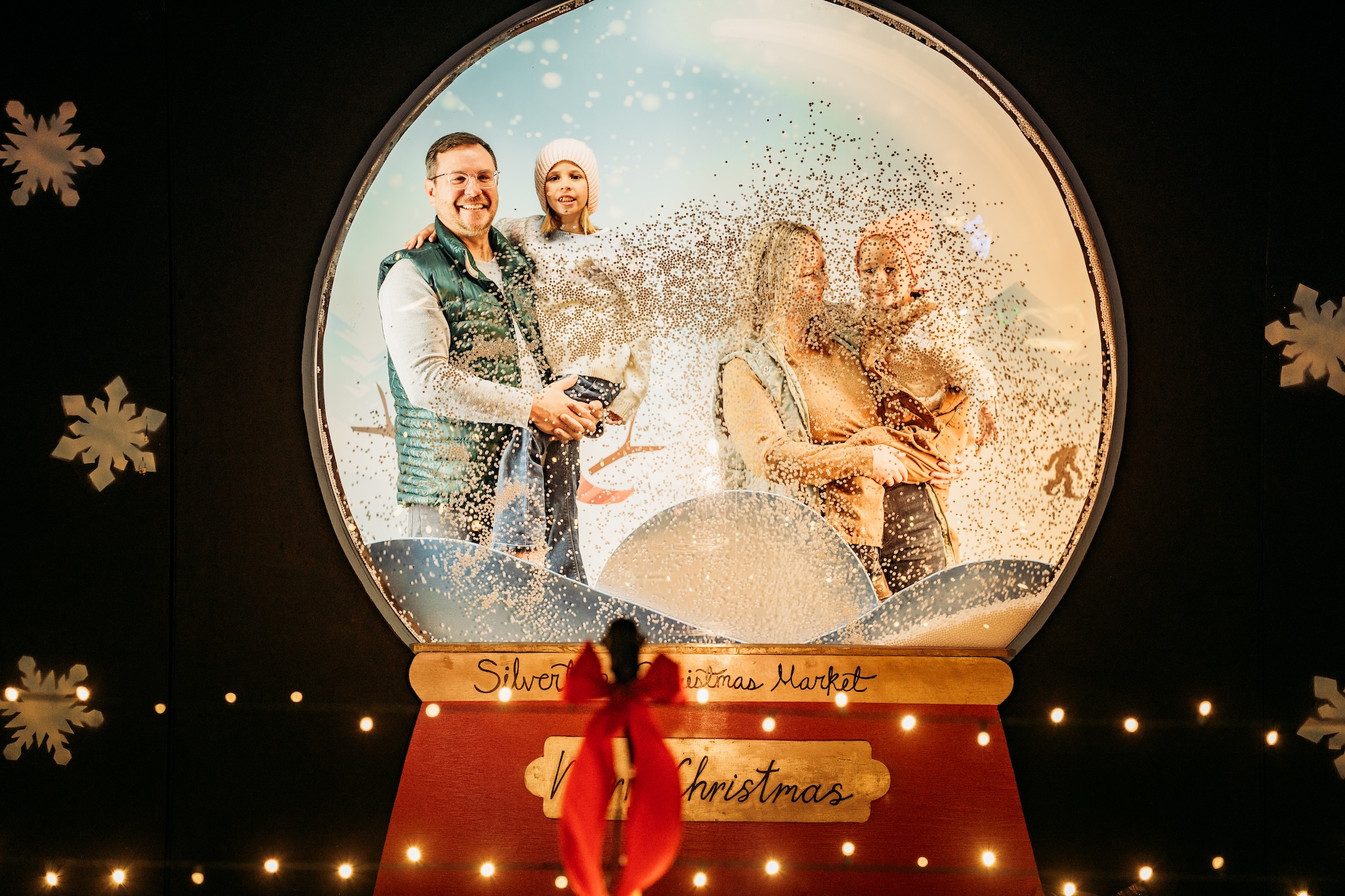silverton-christmas-market-snowglobe
