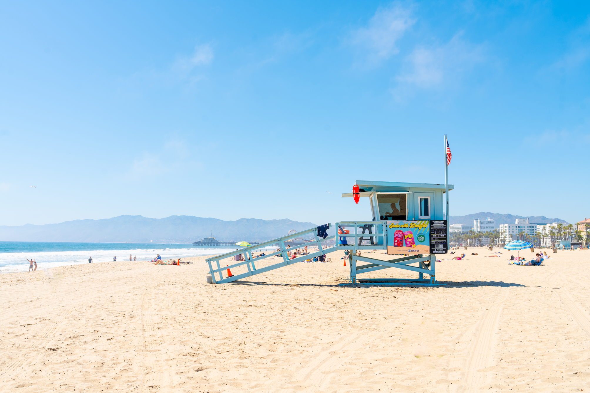 lifeguard-tower-on-santa-monica-state-beach
