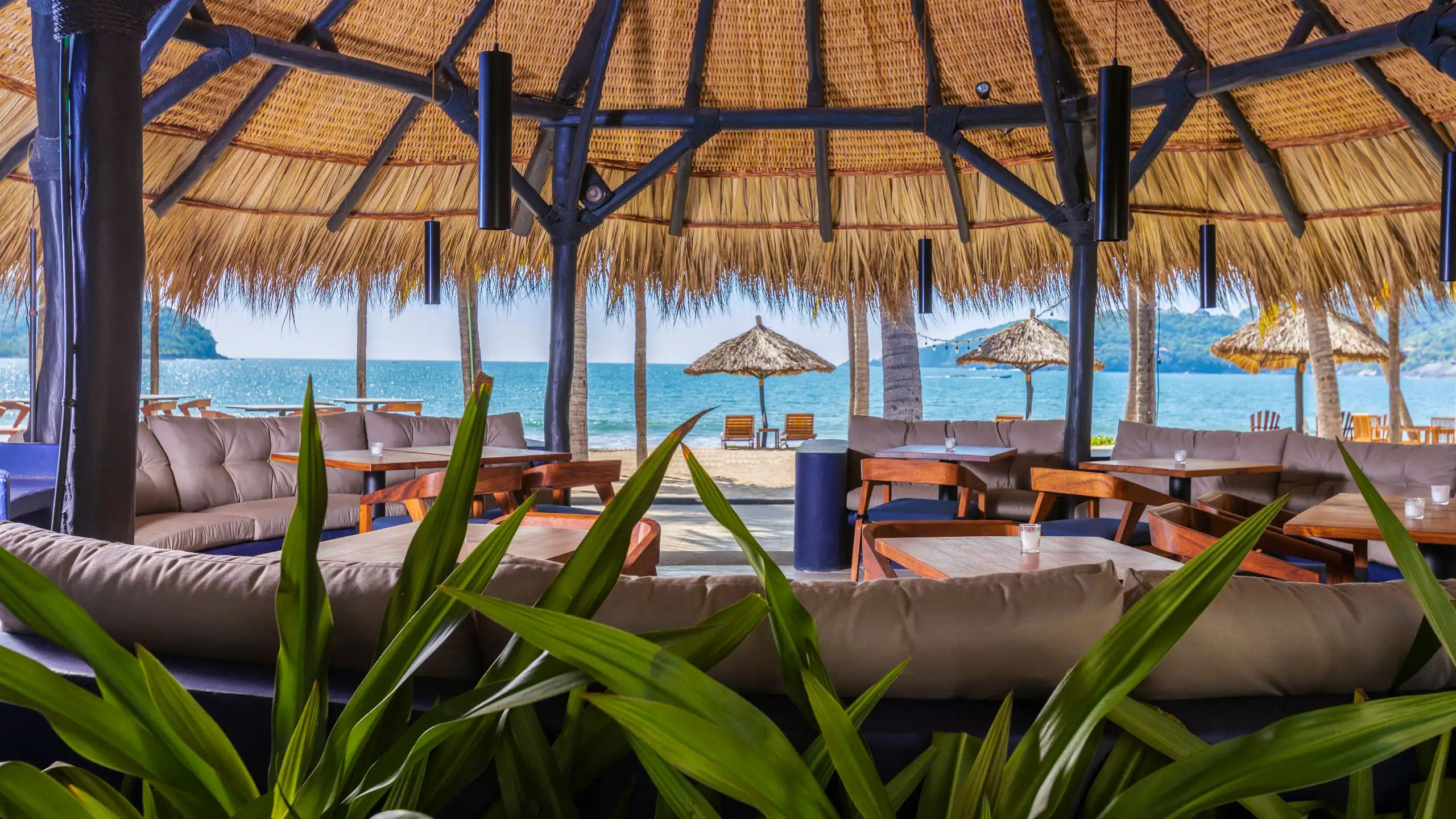 beachside-lounge
