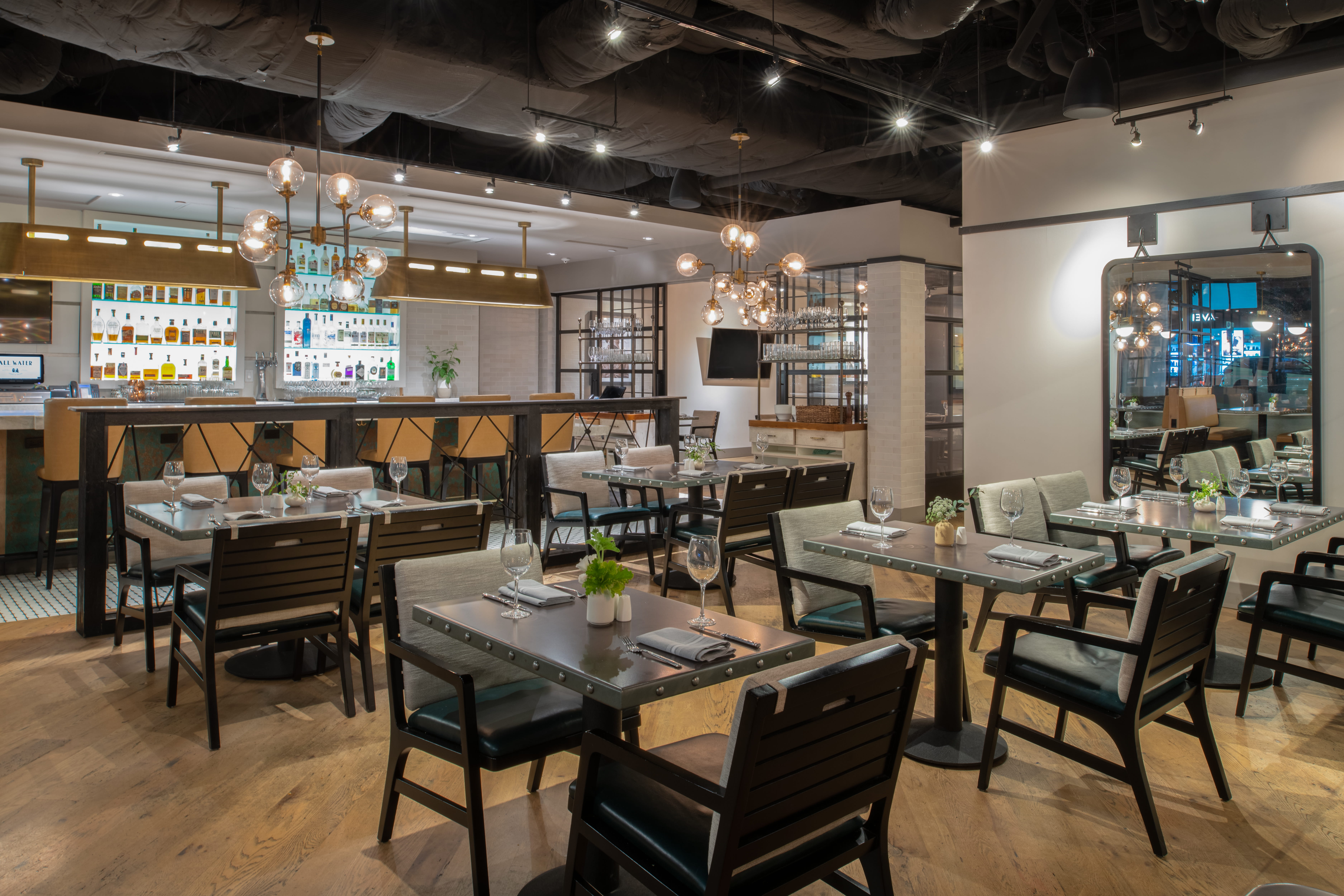 all-water-seafood-oyster-bar-at-hotel-1000