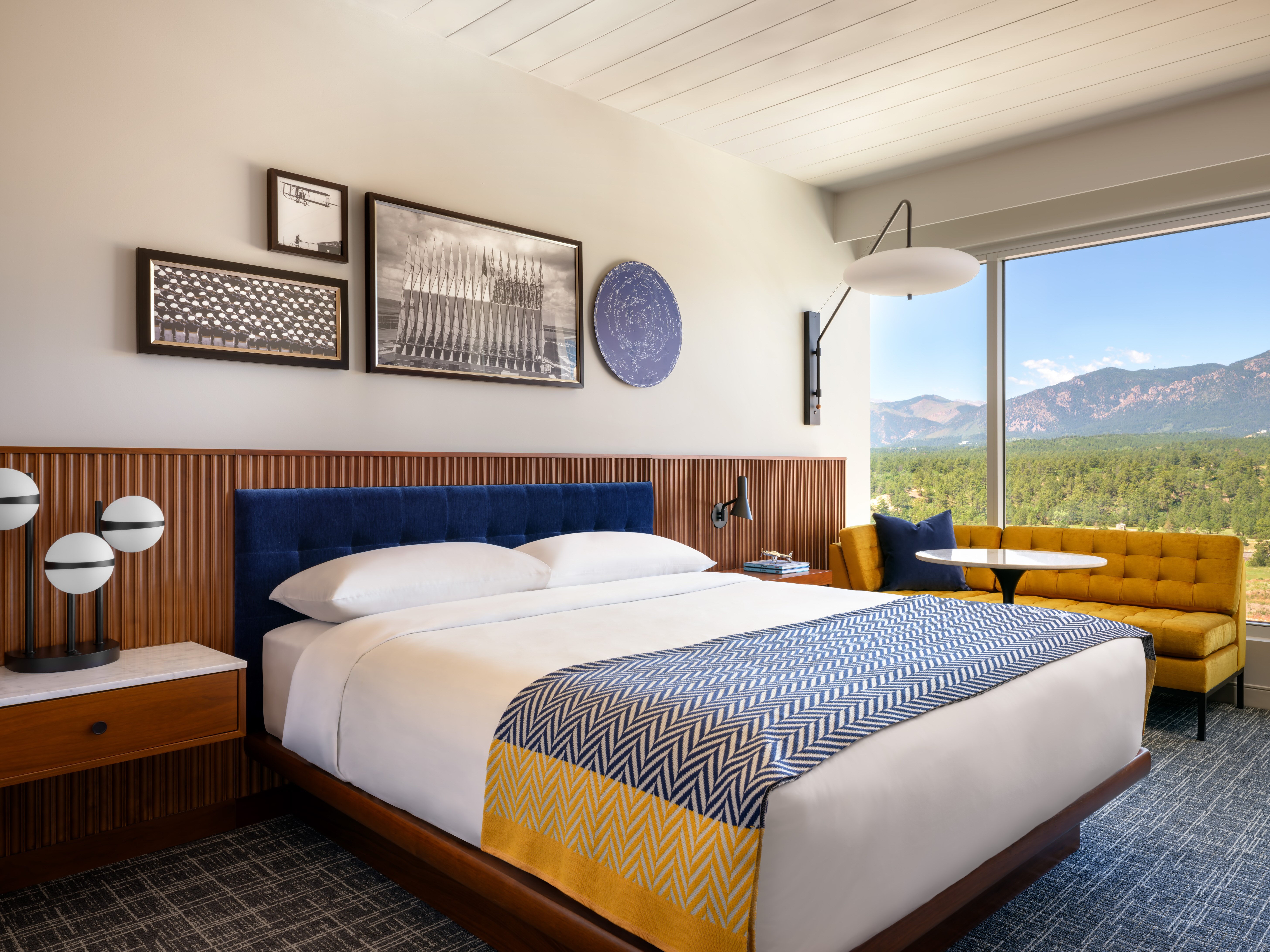 king-mountain-view-guest-room