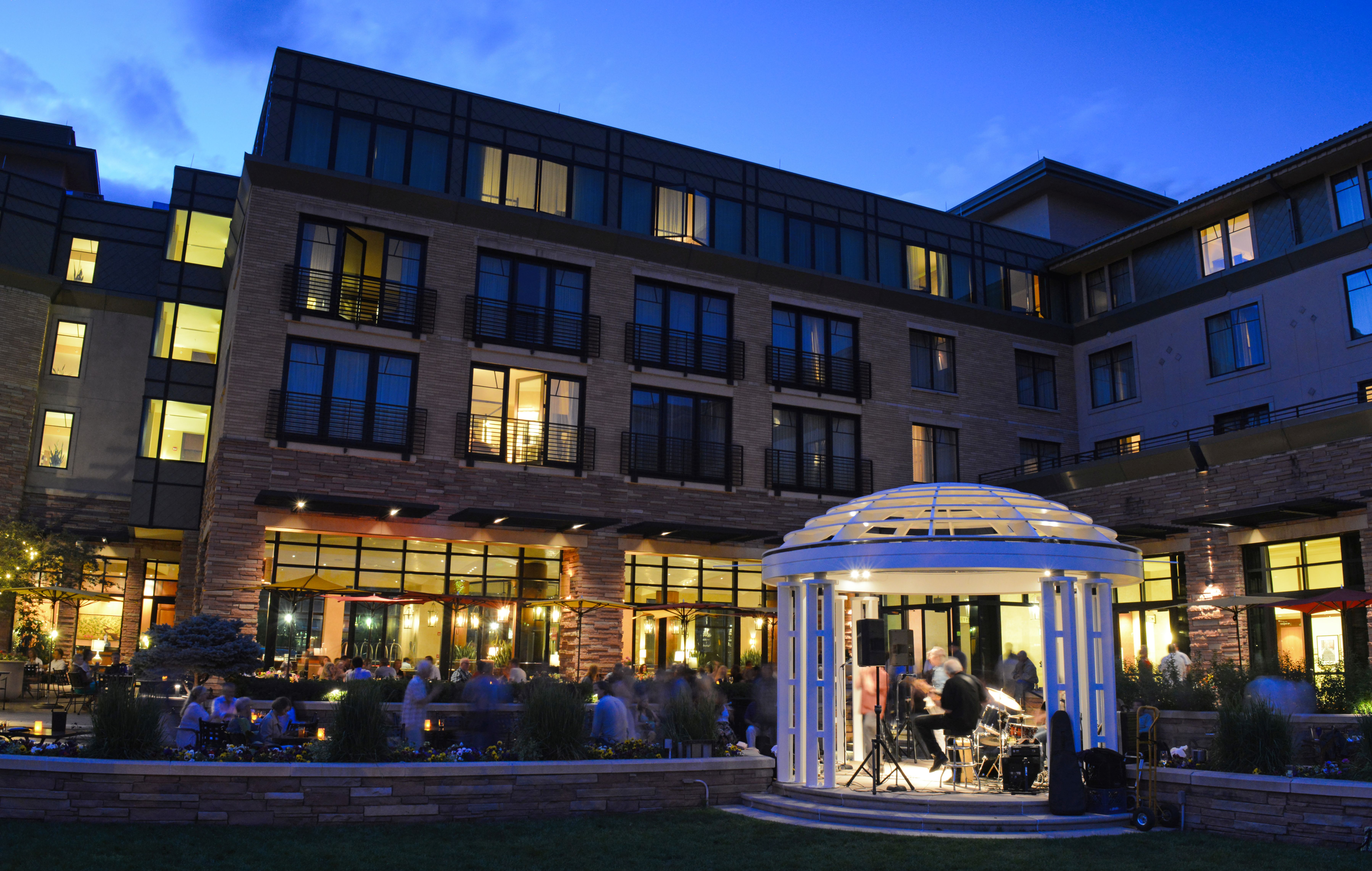 live-entertainment-at-st-julien-hotel-spa
