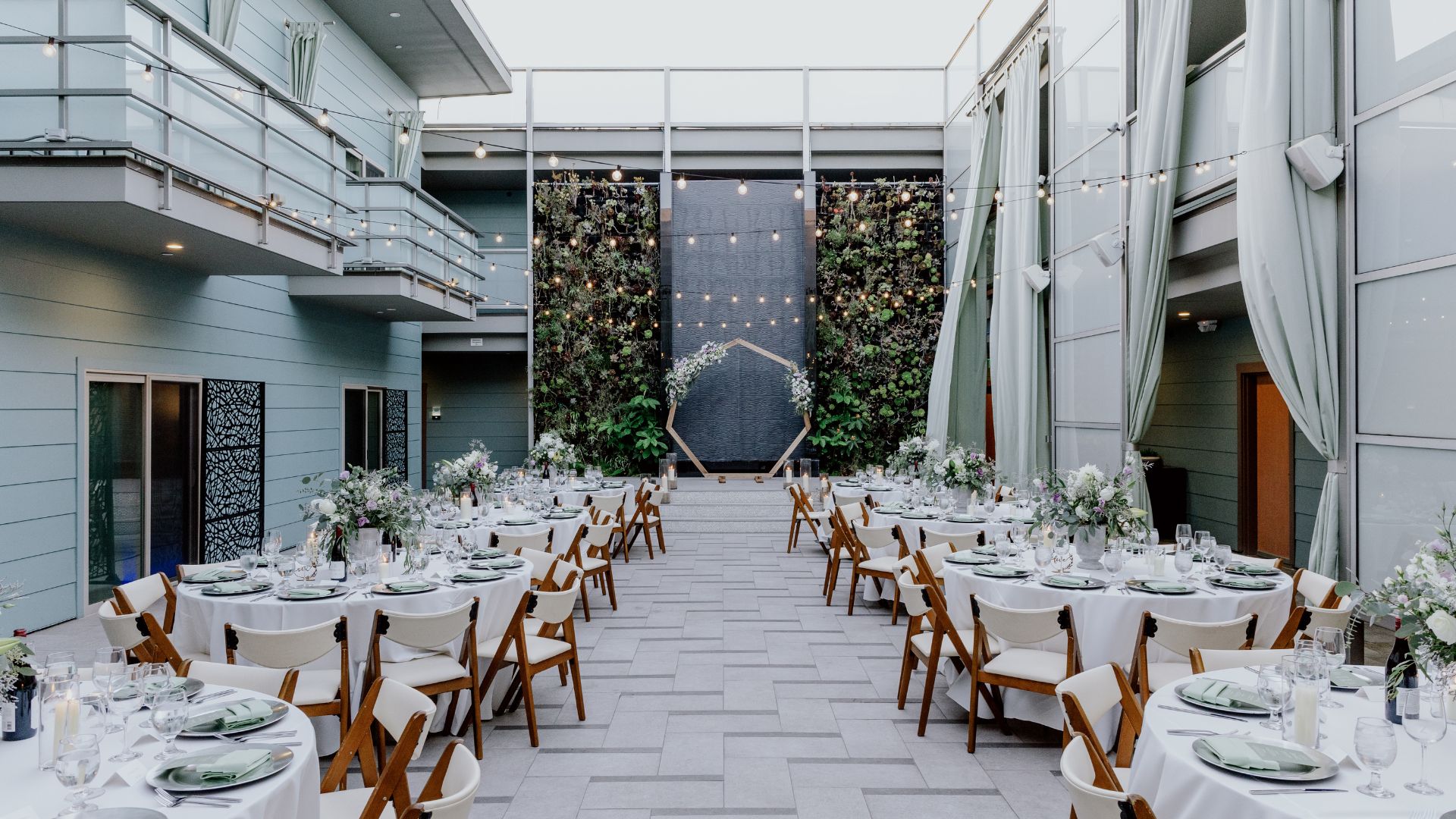 wedding-venue-courtyard