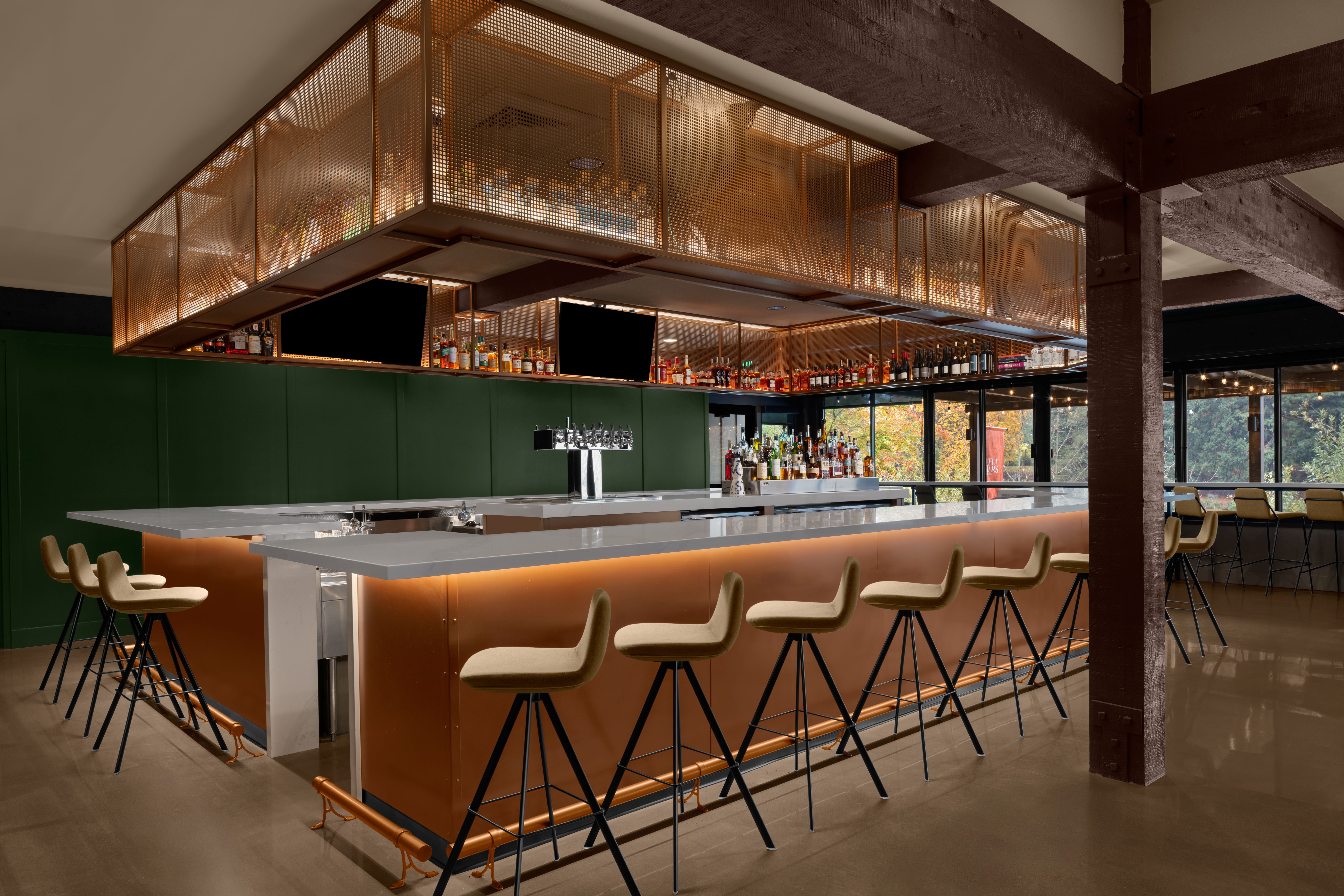 onsite-restaurant-sweet-waters-on-the-river-has-a-four-sided-bar-overlooking-the-willamette-river