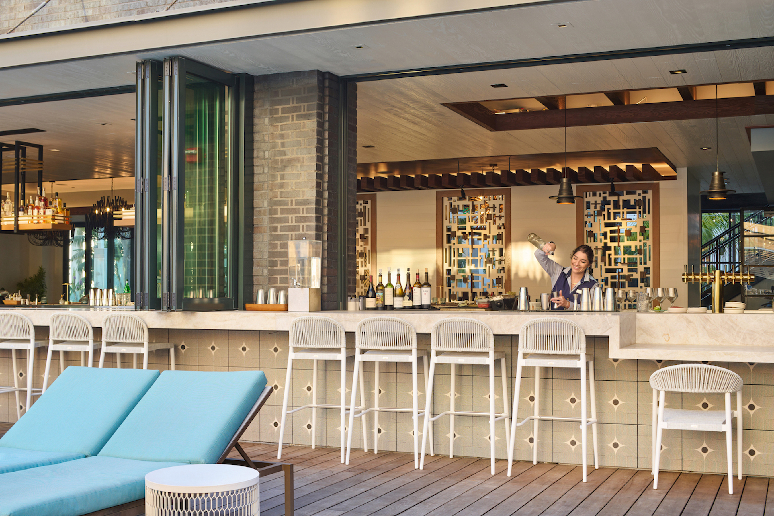 pool-bar-at-lorea