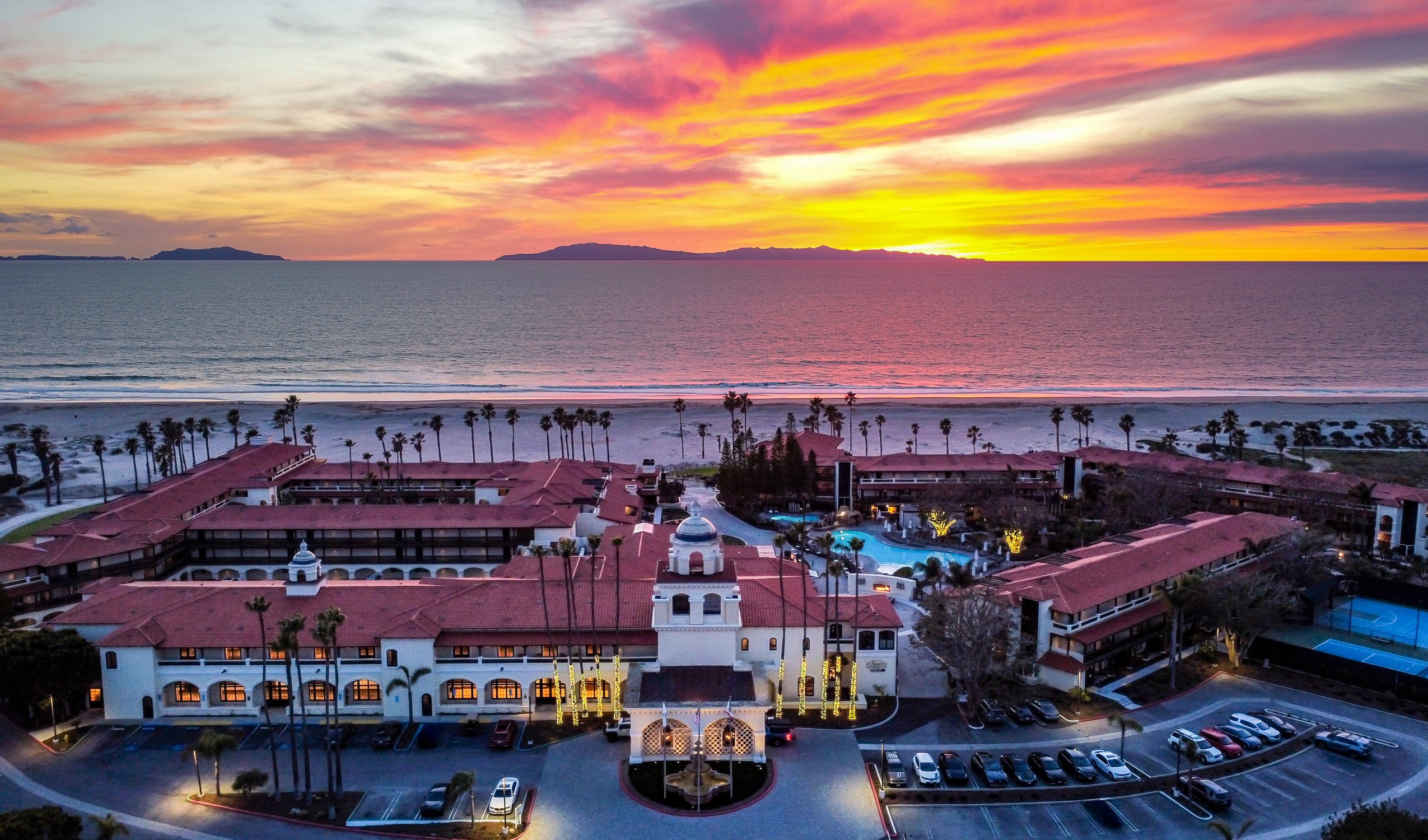 sunsets-sunset-over-the-pacific-with-the-channel-islands-national-park-on-the-horizon