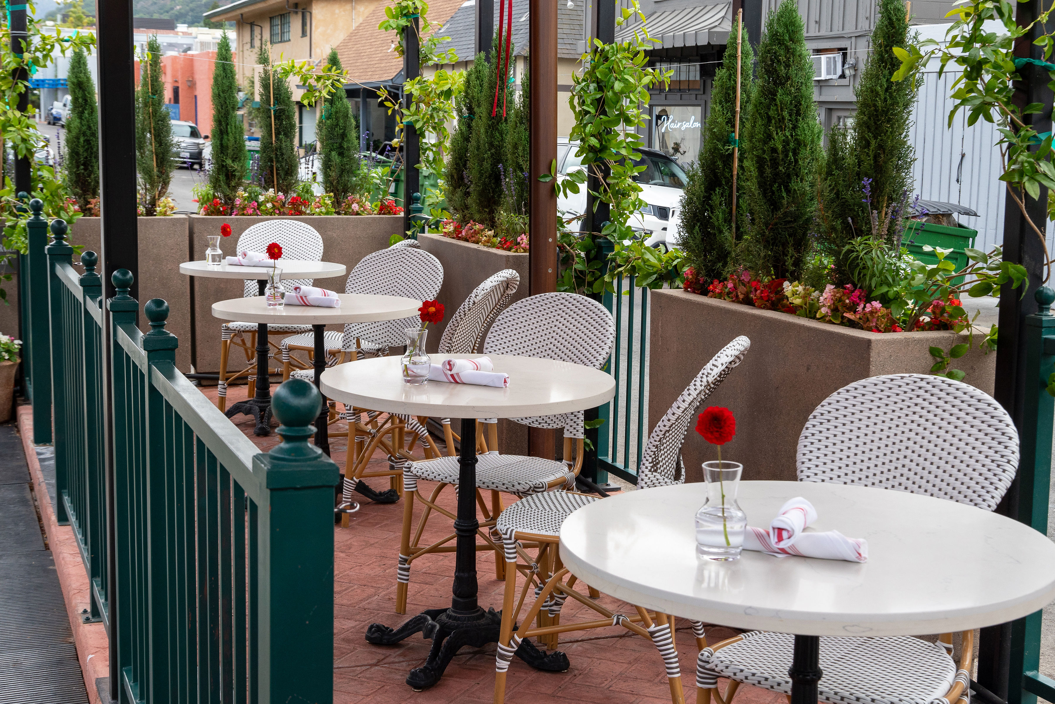 patio-at-tasting-house