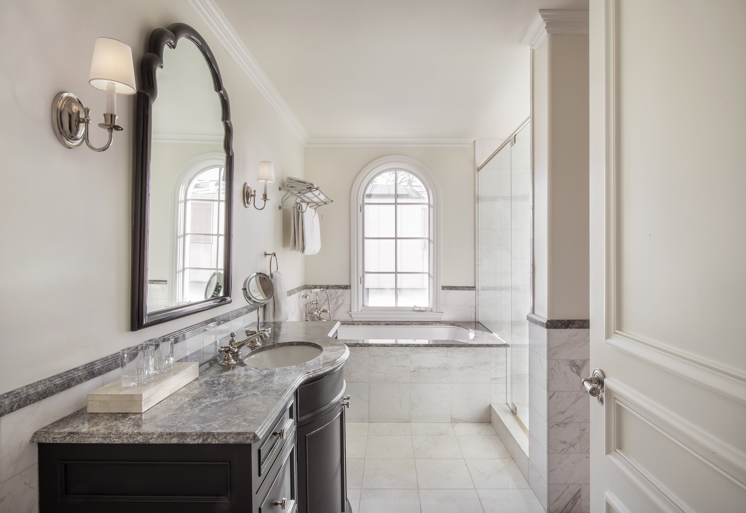 lux-room-bathroom