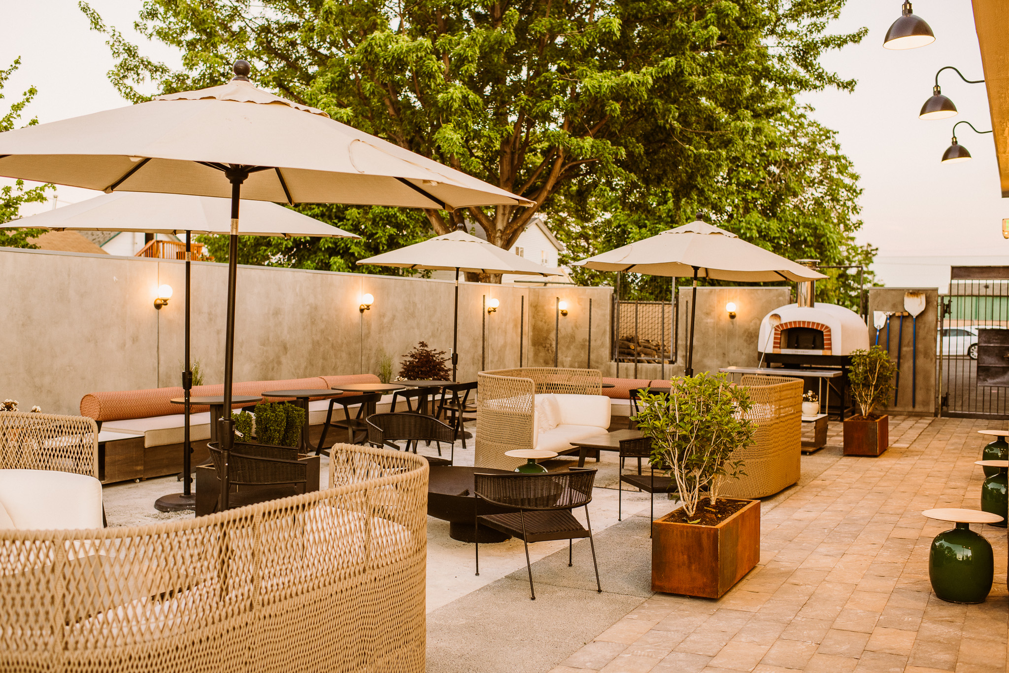 enjoy-lunch-on-the-walls-patio