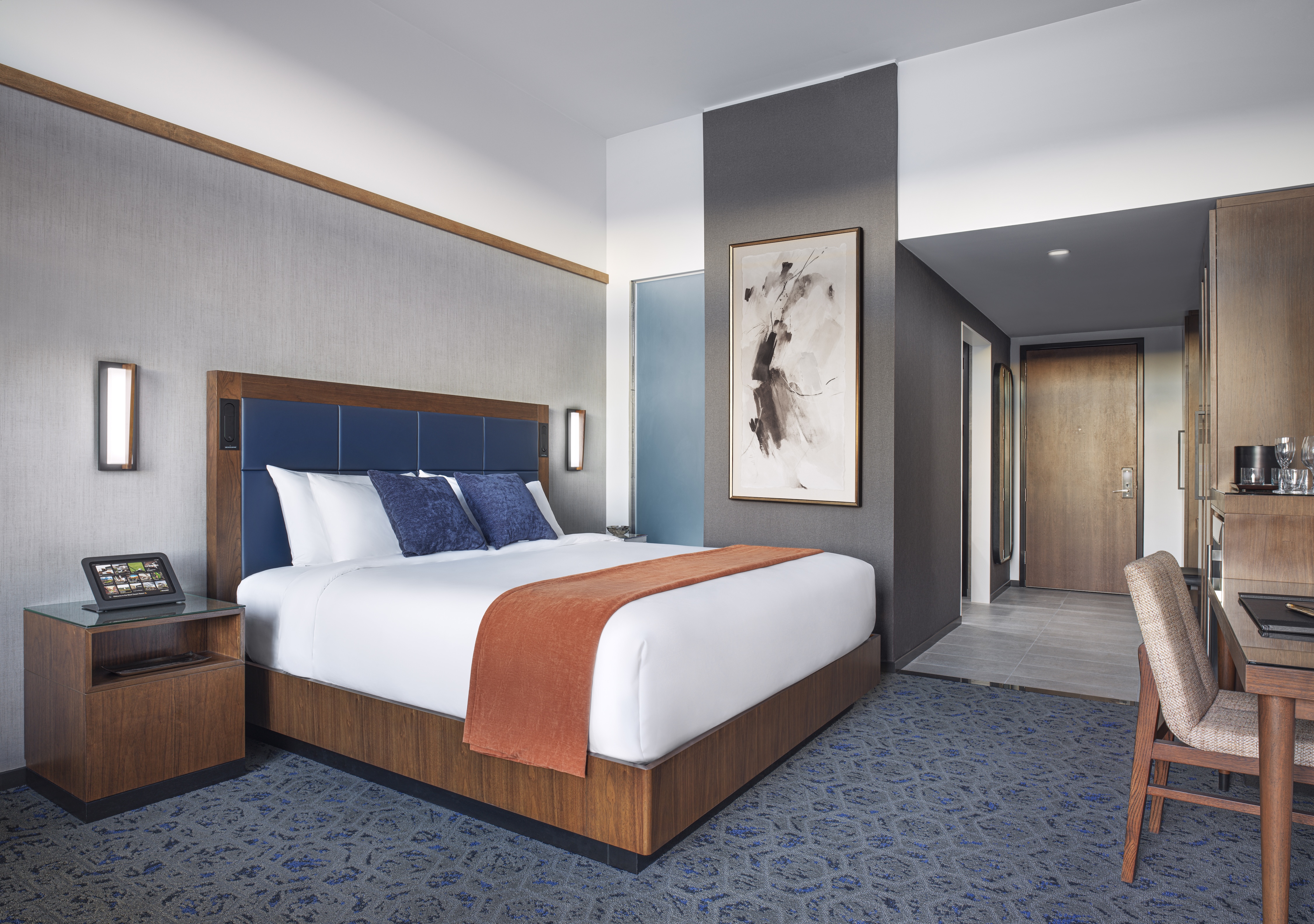hotel-collection-king-at-black-desert-resort