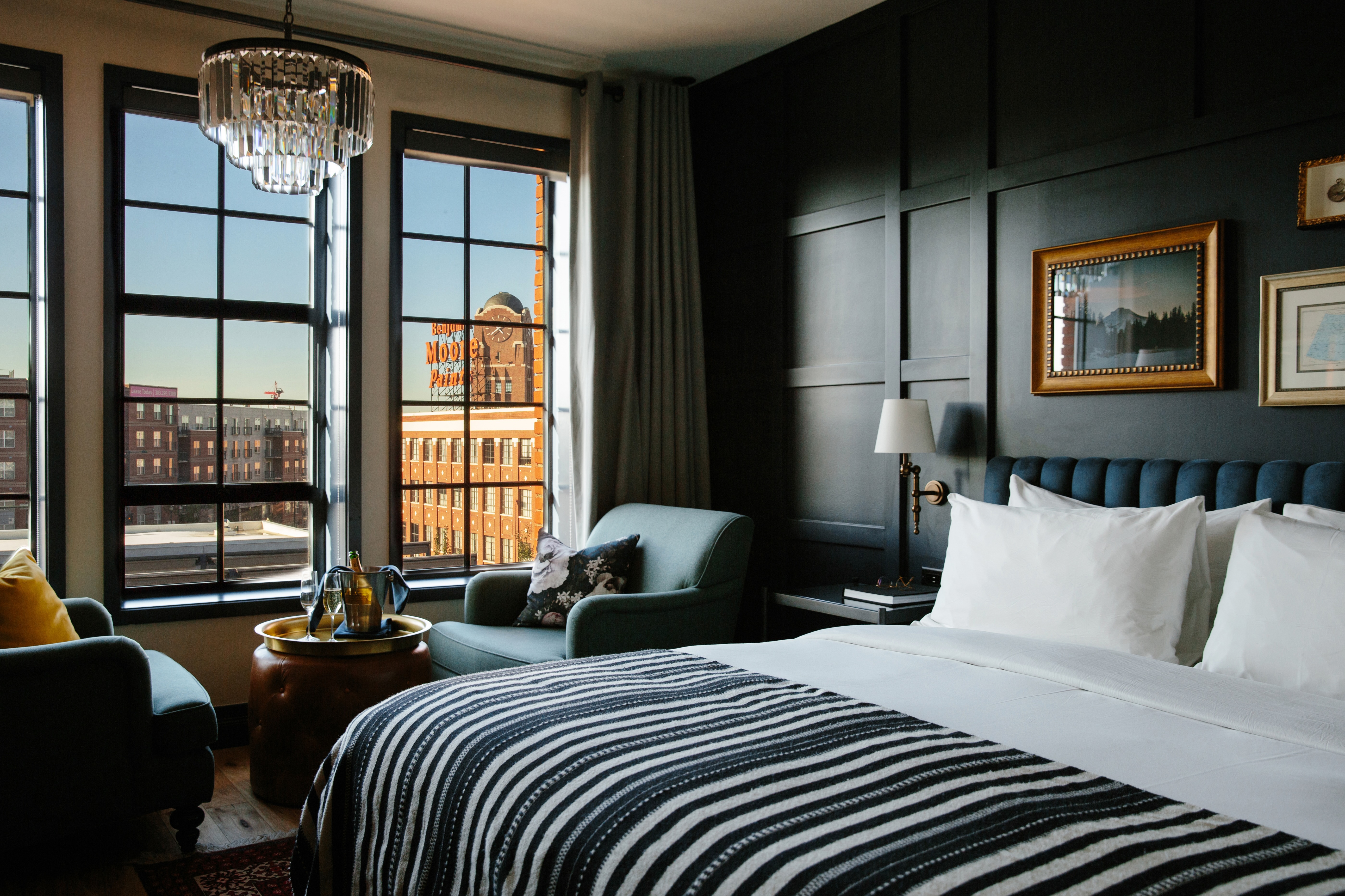 the-ramble-hotel-guestroom