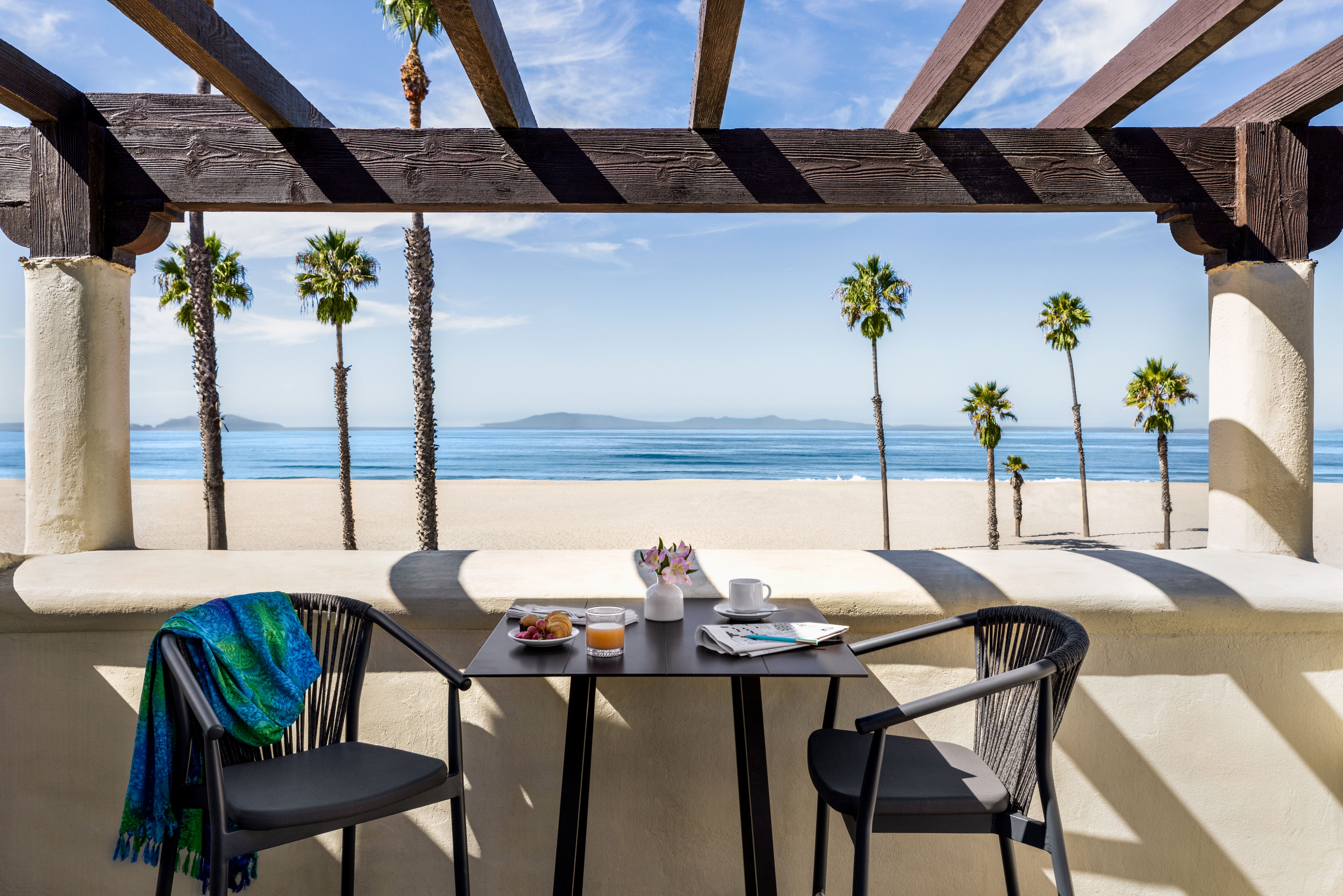 all-suite-accommodations-with-private-balconies-overlooking-the-pacific