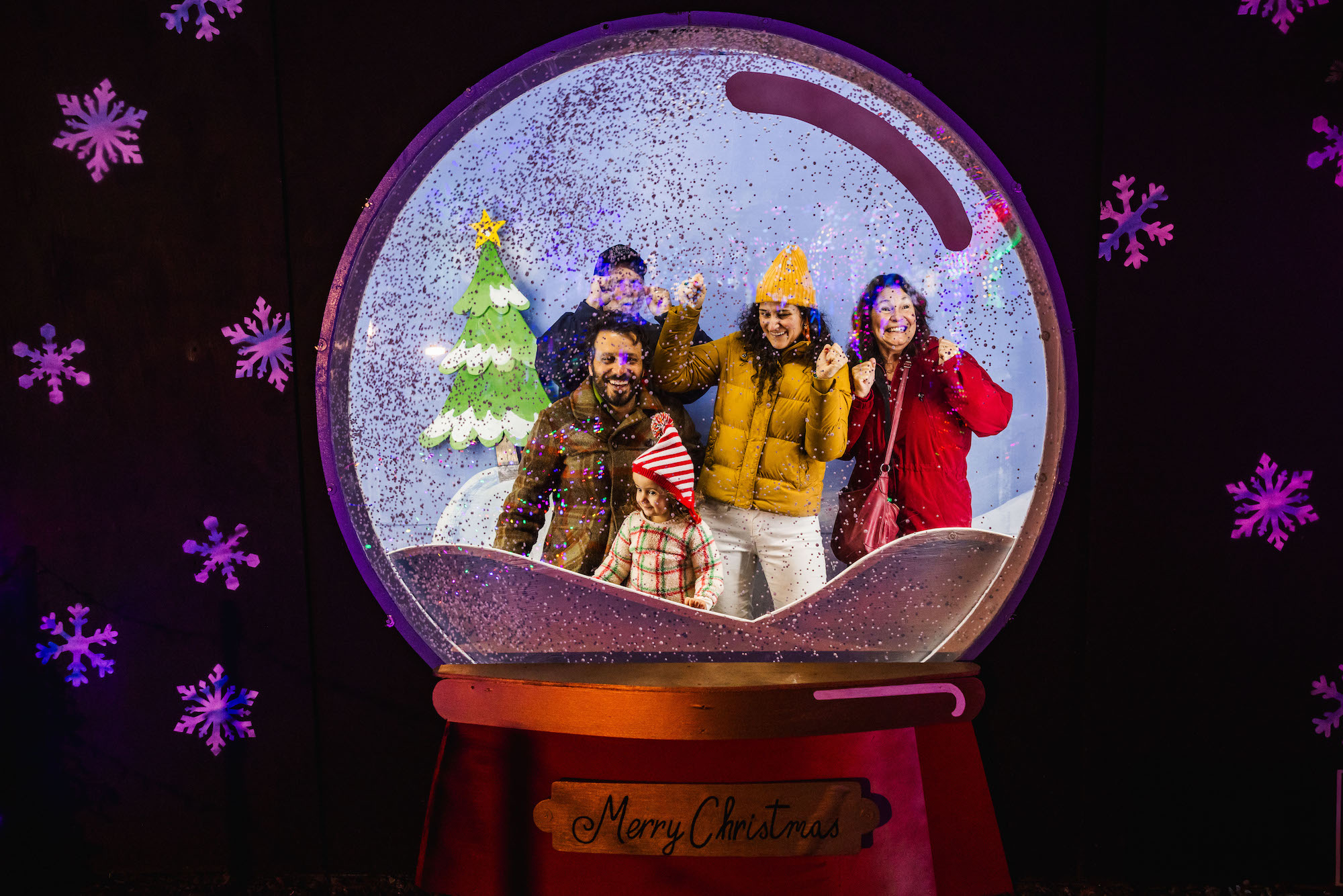 cambria-christmas-market-snowglobe