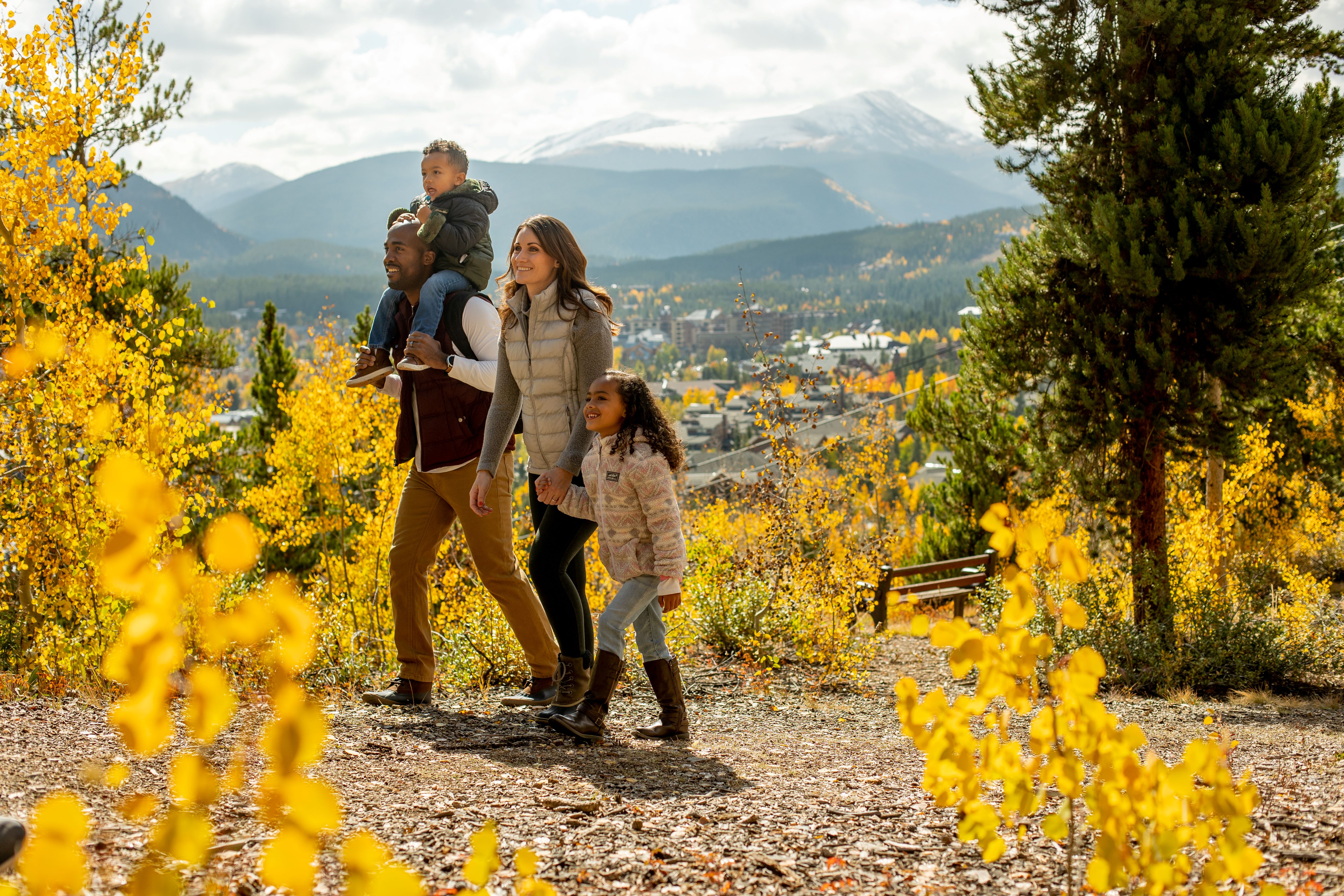 fall-family-hike-in-breckenridge