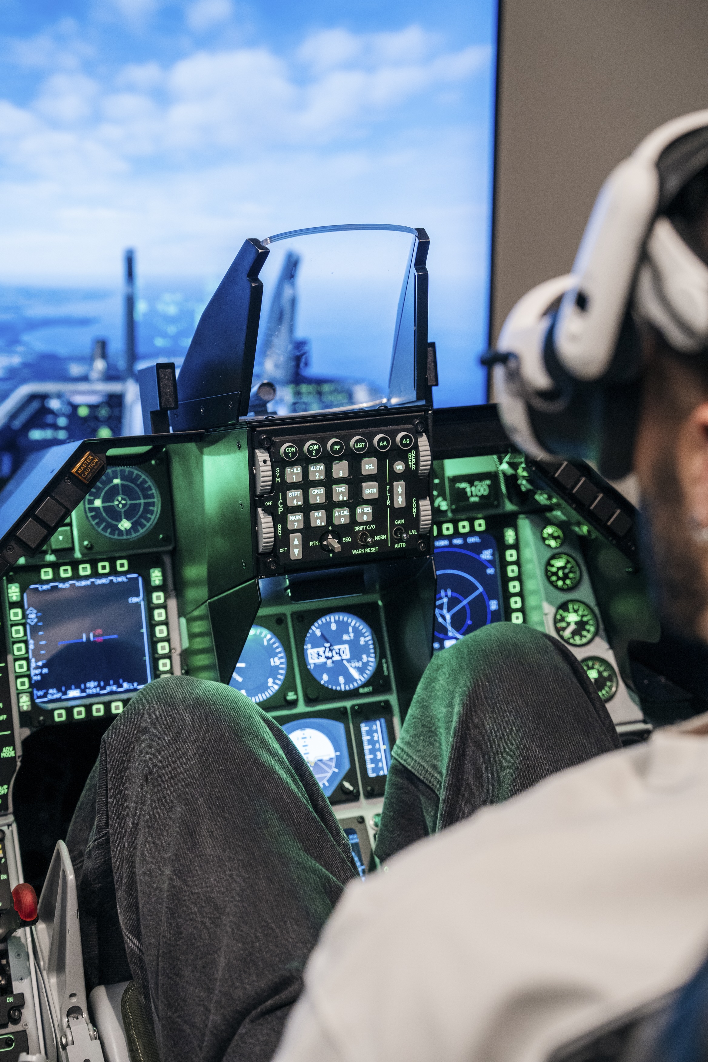 f-16-flight-simulator-experience-at-hotel-polaris