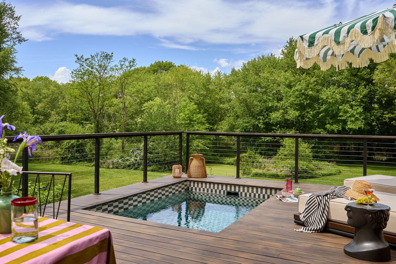 Meet the Cocktail Pool, a Small-but-Mighty Addition to Your Exterior
