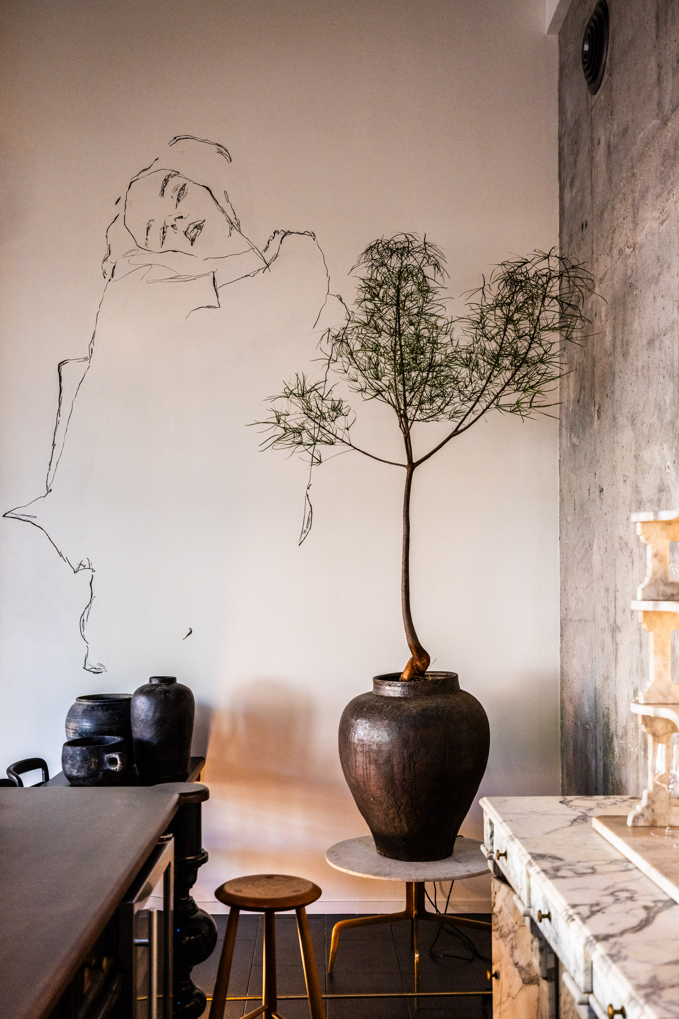 chalk-line-drawing-on-wall