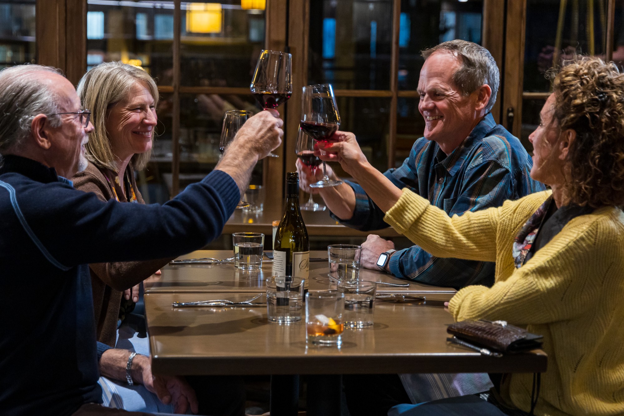 guests-participate-in-an-art-and-wine-event-hosted-by-tamarack-resort