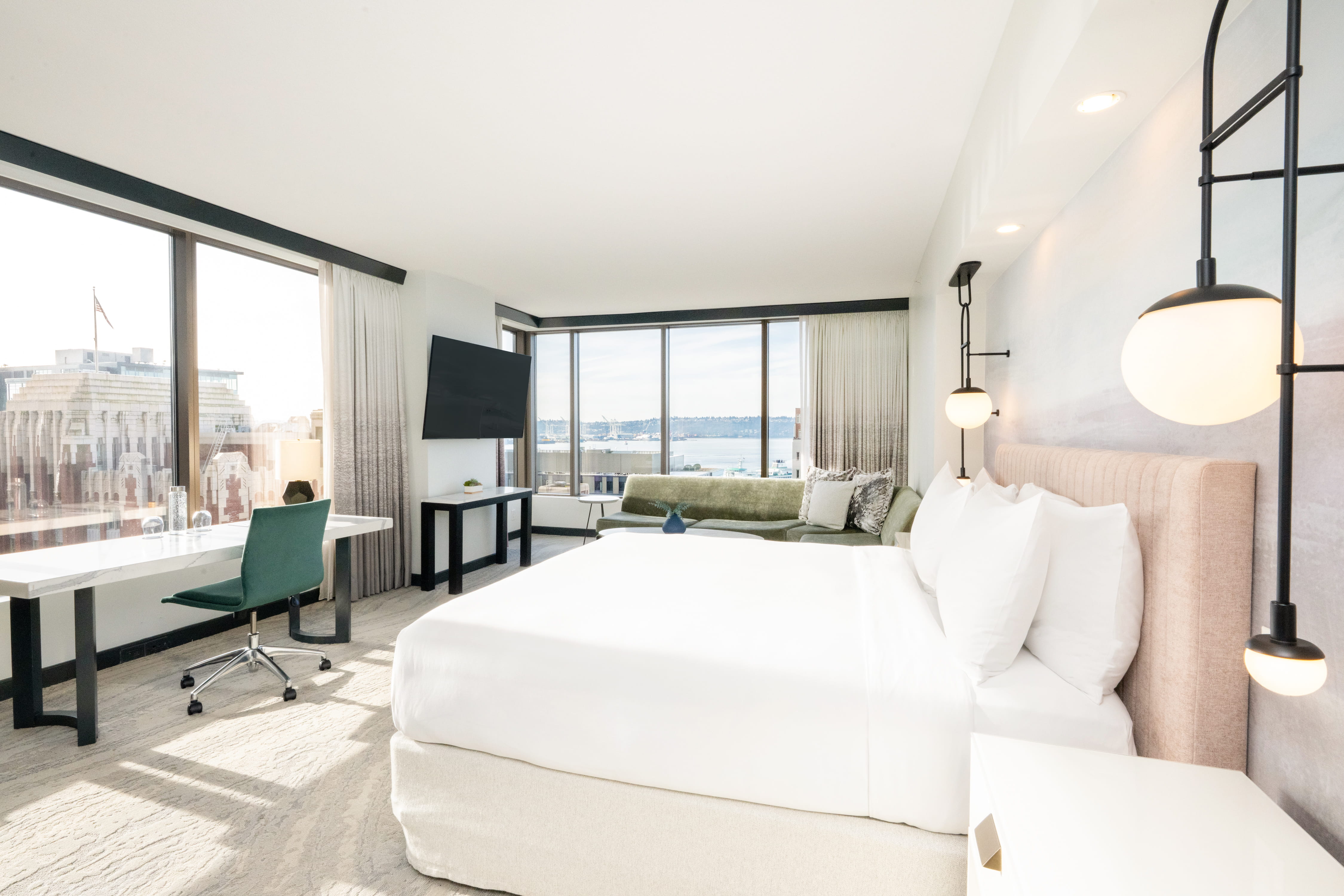 grand-corner-guestroom-at-hotel-1000