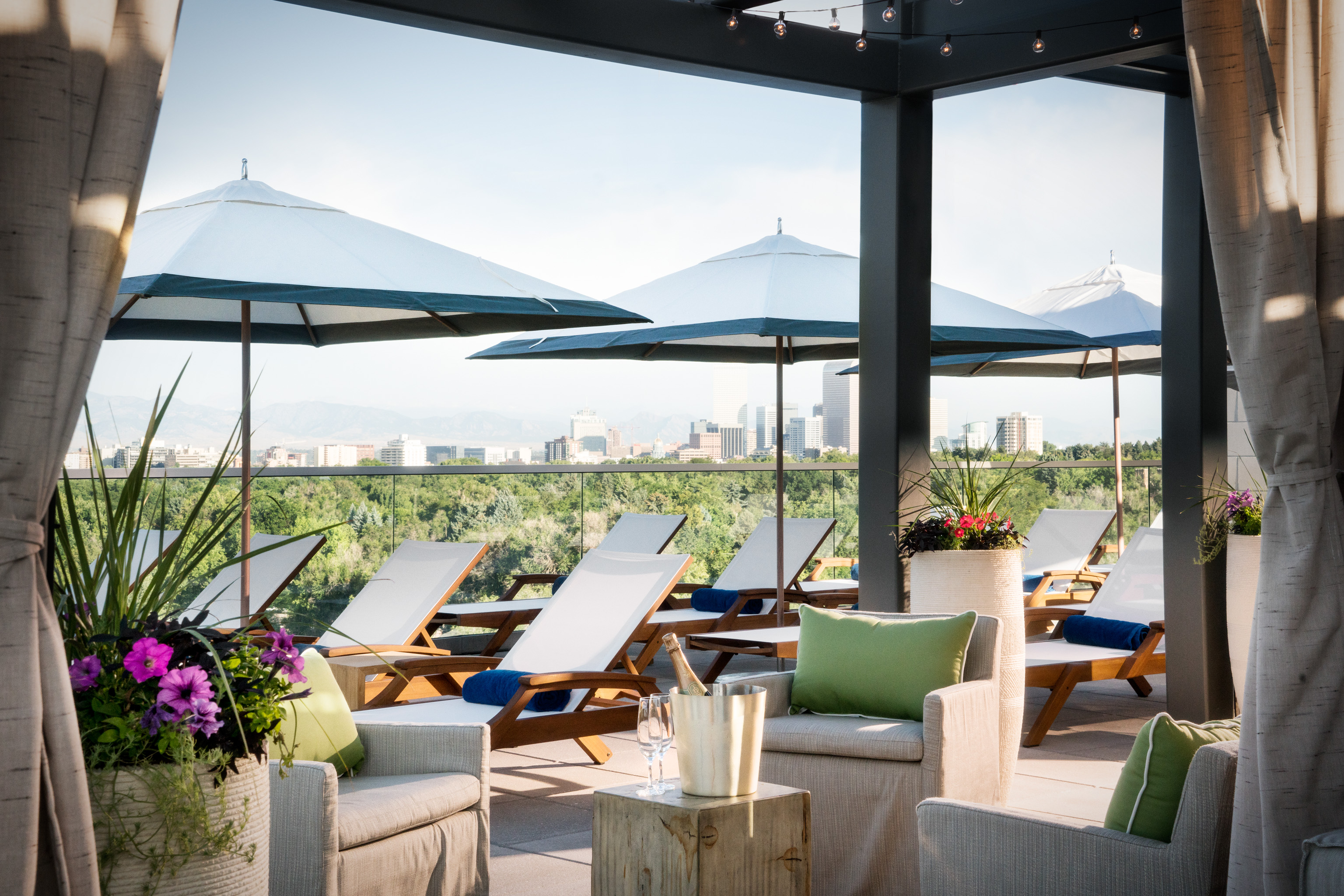 rooftop-pool-daybeds-at-halcyon-a-hotel-in-cherry-creek