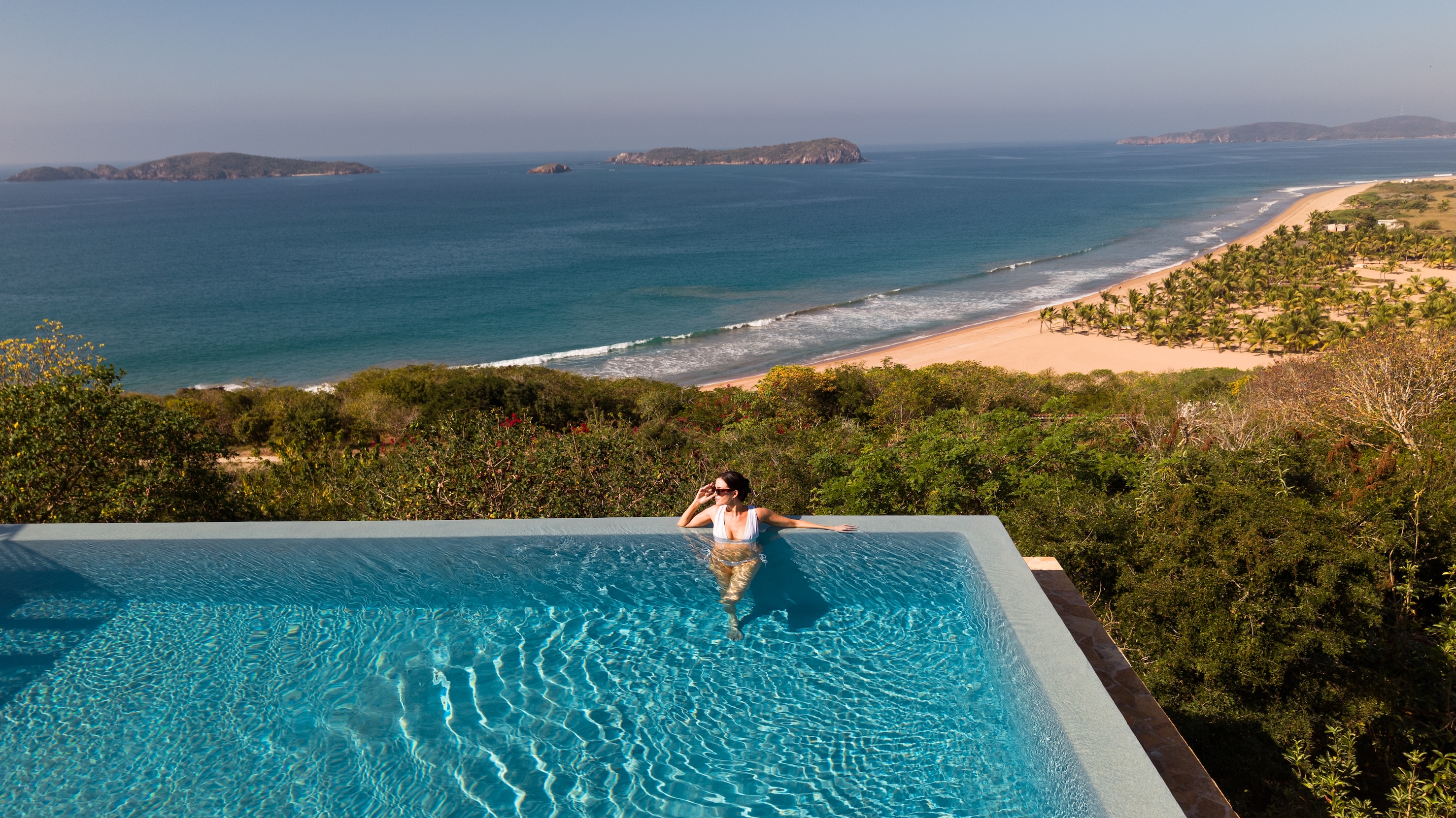 villa-infinity-pool-at-las-rosadas