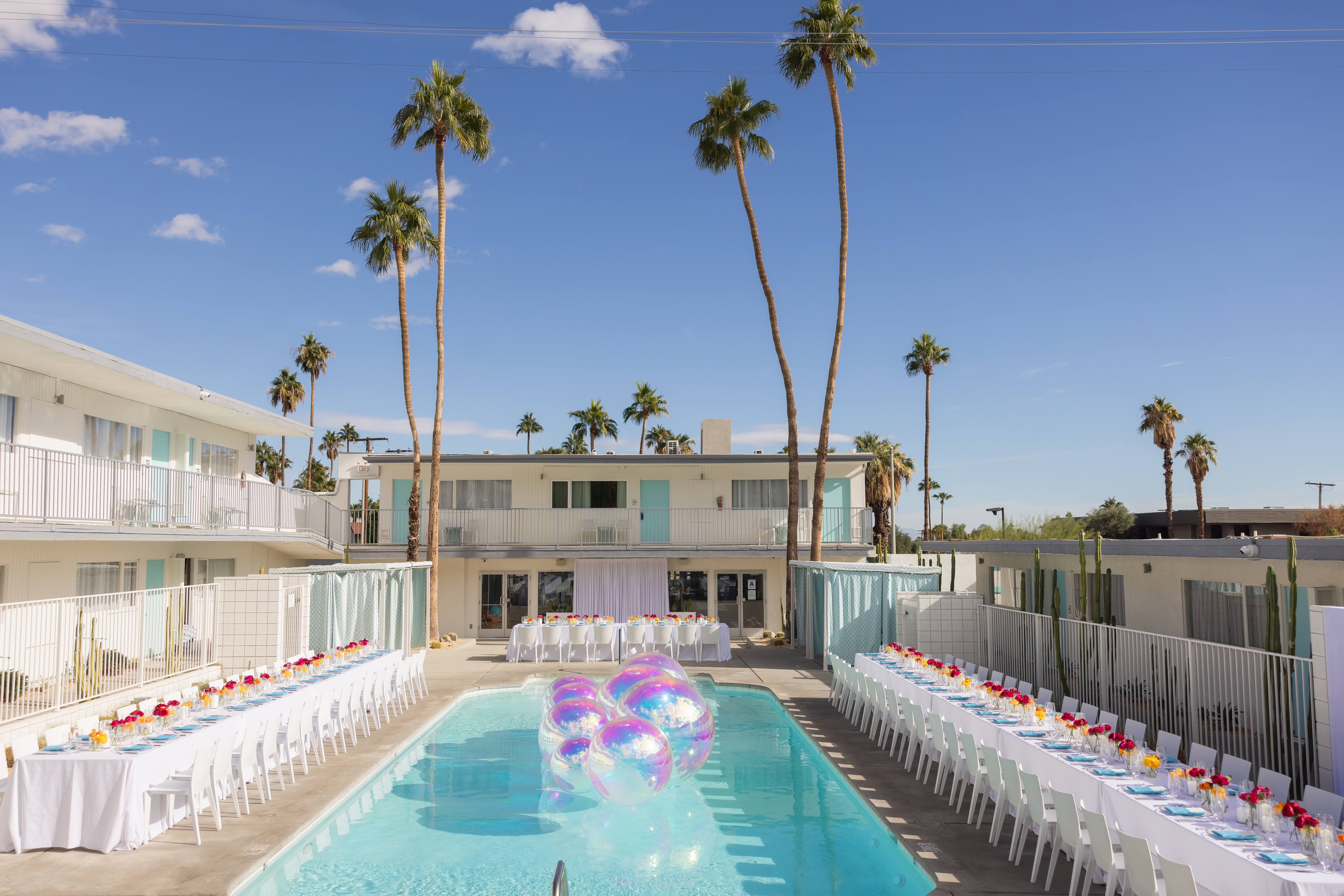 poolside-wedding-reception