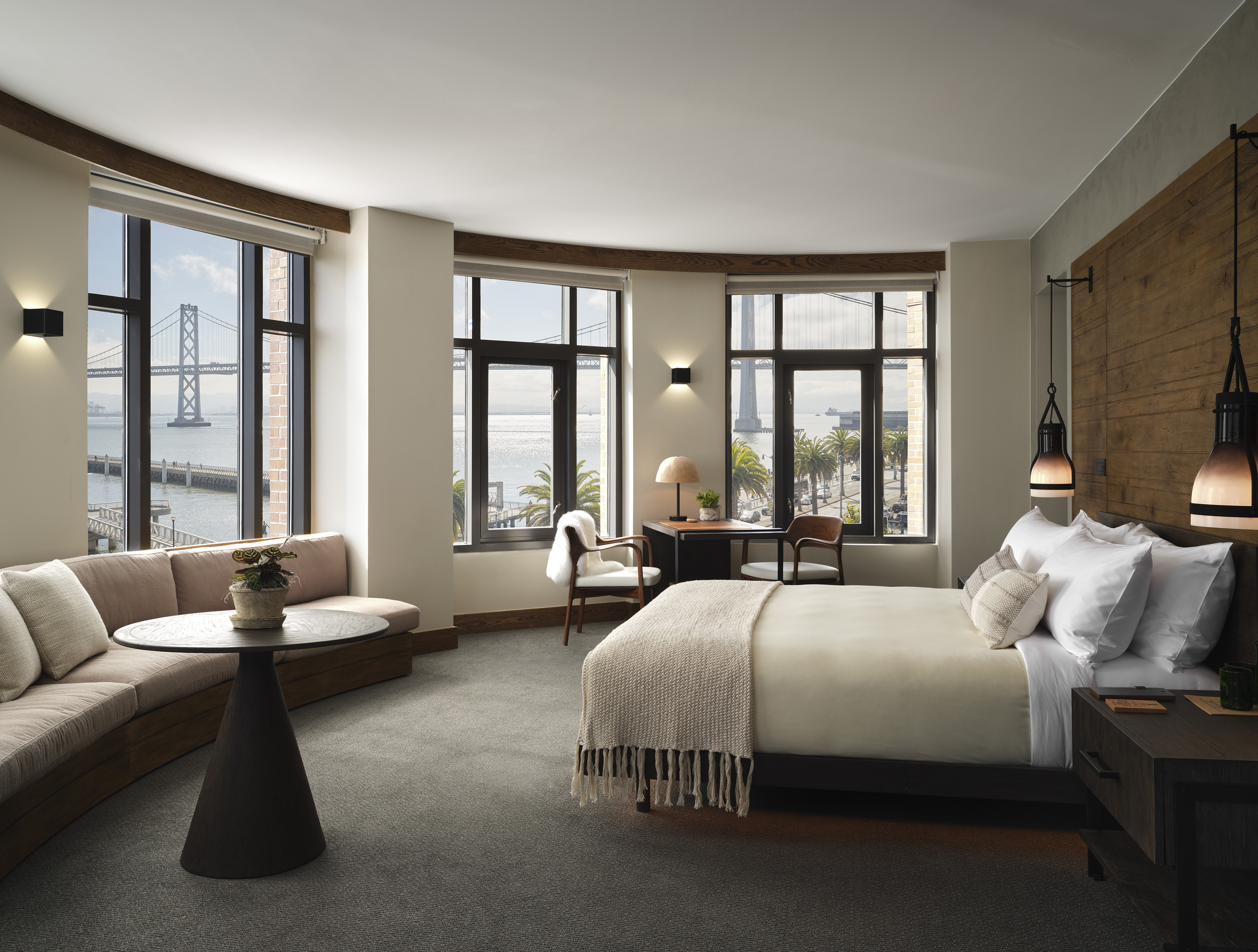 panoramic-waterfront-suite