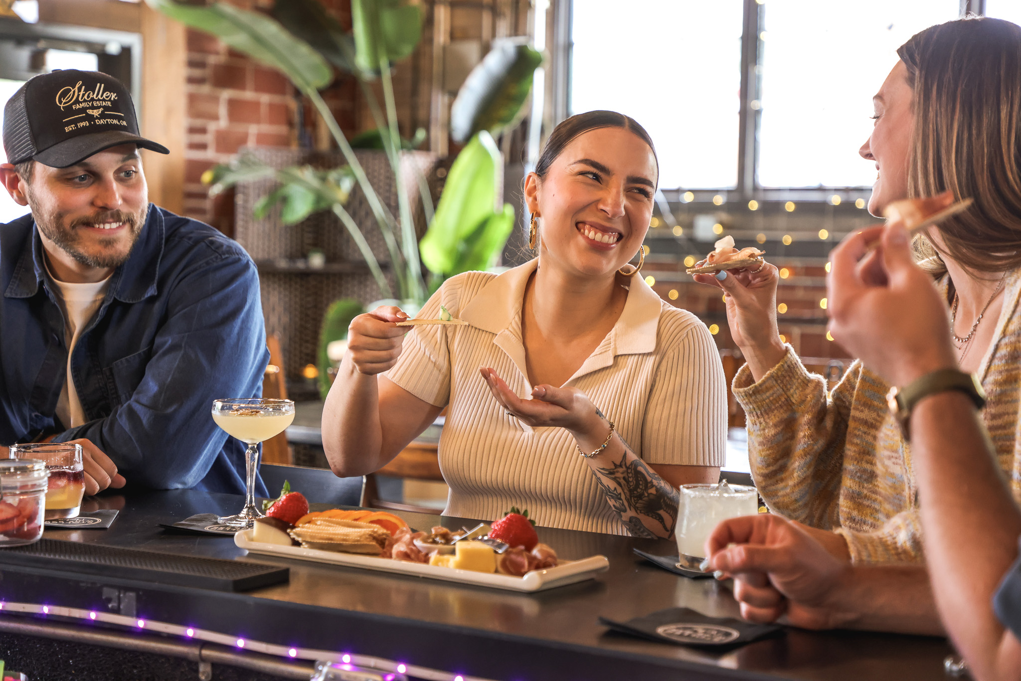 friends-share-bites-and-drinks-at-stoller-wine-bar-newberg