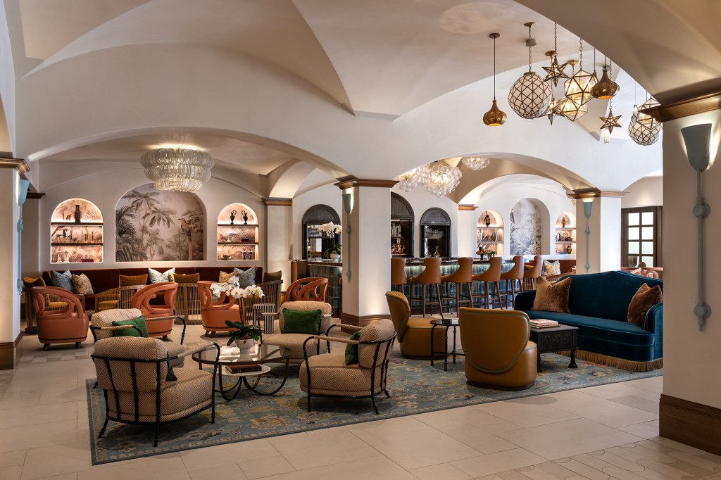 La Bahia Santa Cruz Lobby Pearl Bar