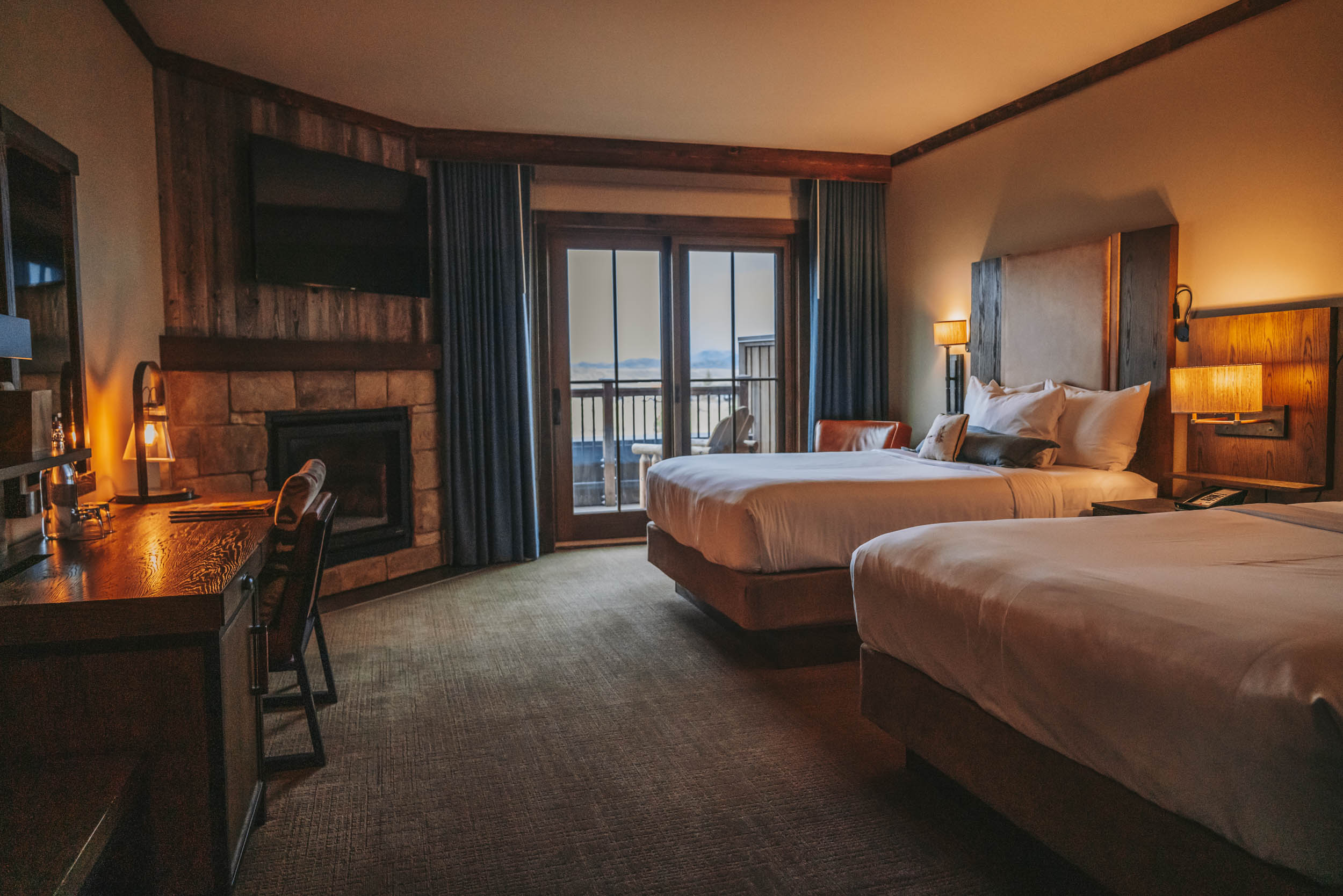 double-queen-guestroom