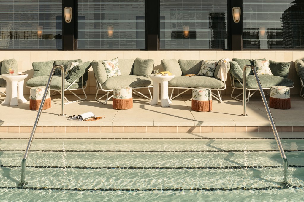 Pool Hoxton DTLA