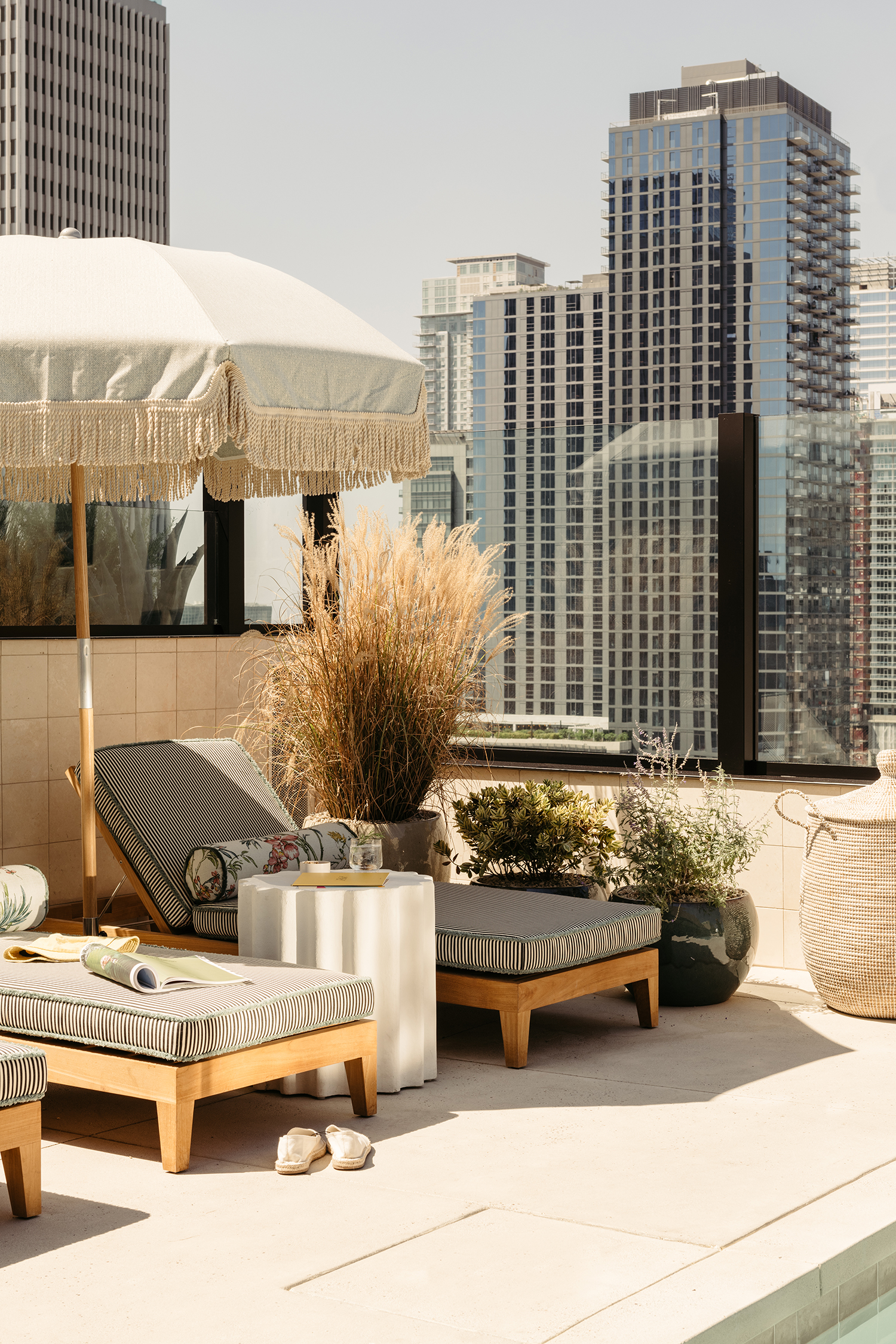 Pool Seating Hoxton DTLA