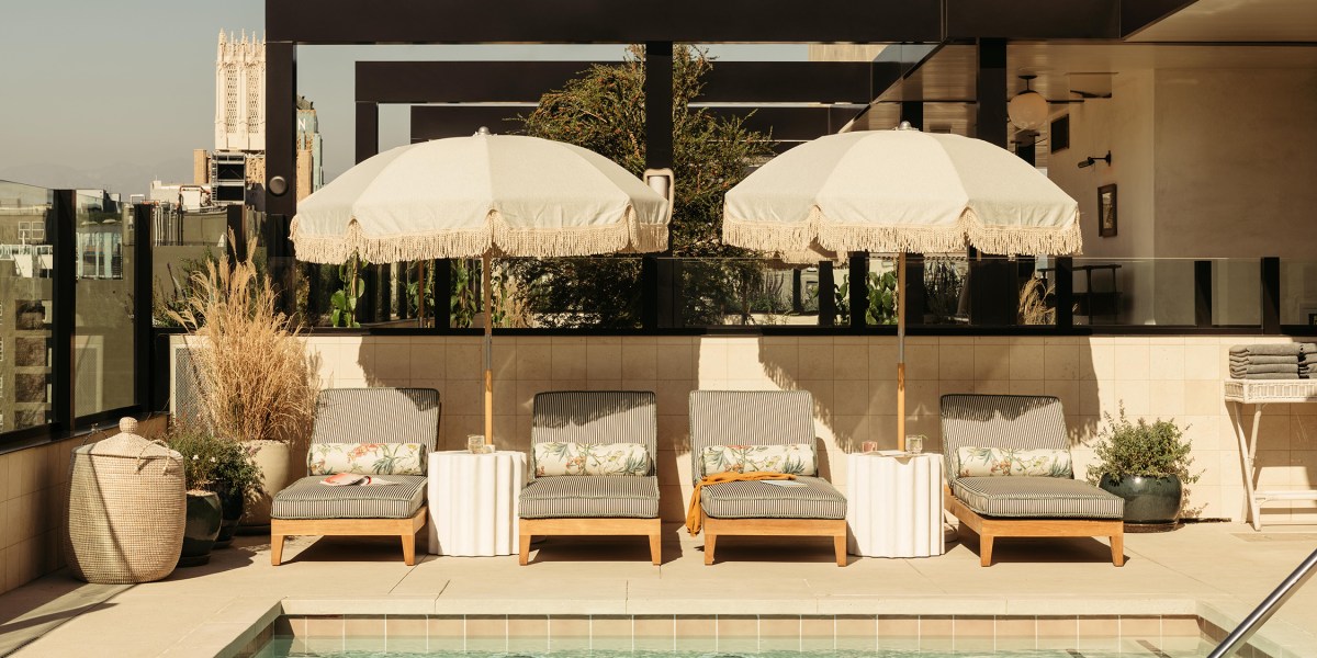 5 Outdoor Decorating Tricks You Can Score from Your Favorite Hotels