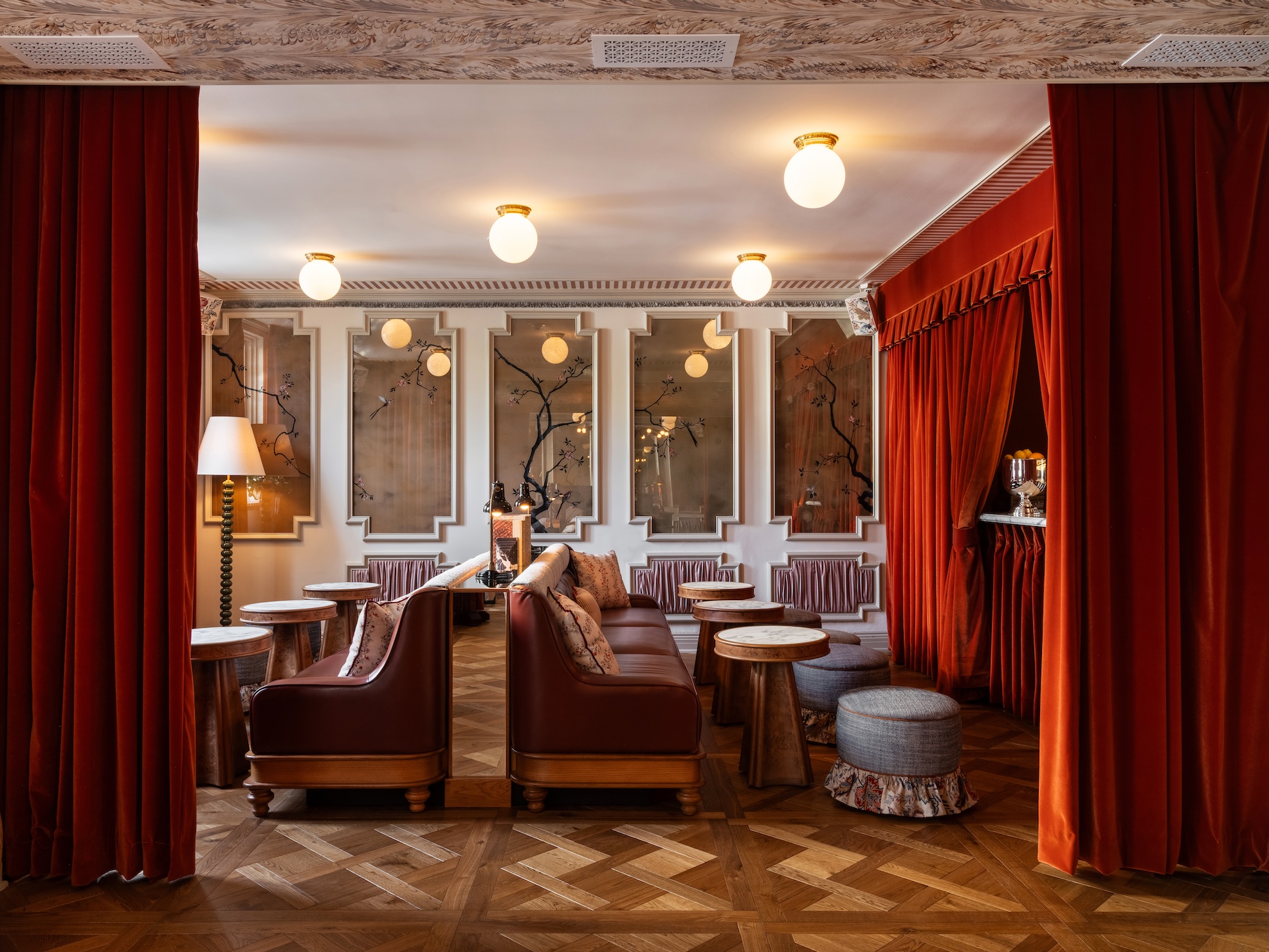 the-bar-at-the-hotel-lili