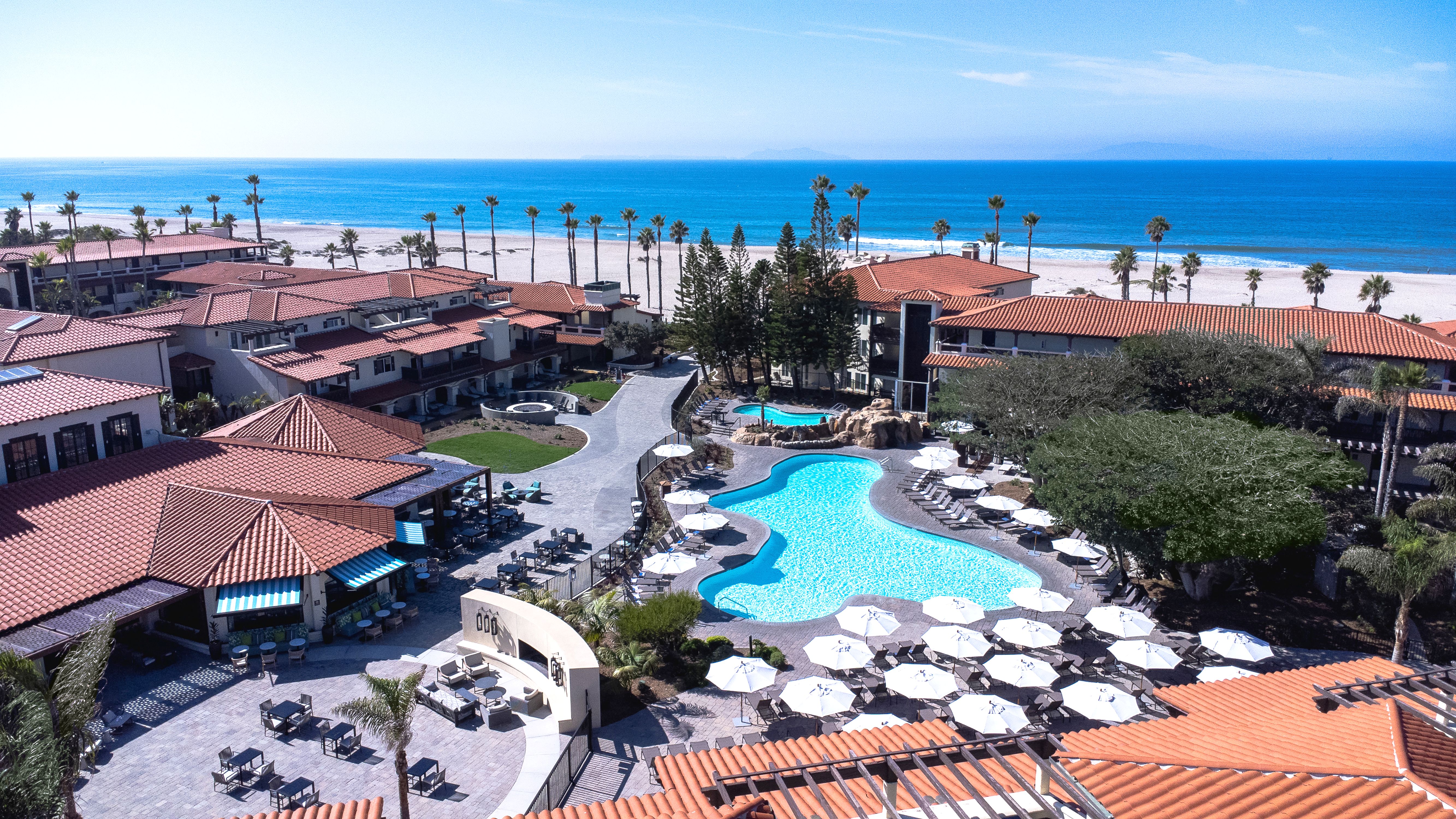 oceanfront-pool-and-open-air-spaces-designed-for-relaxed-coastal-living