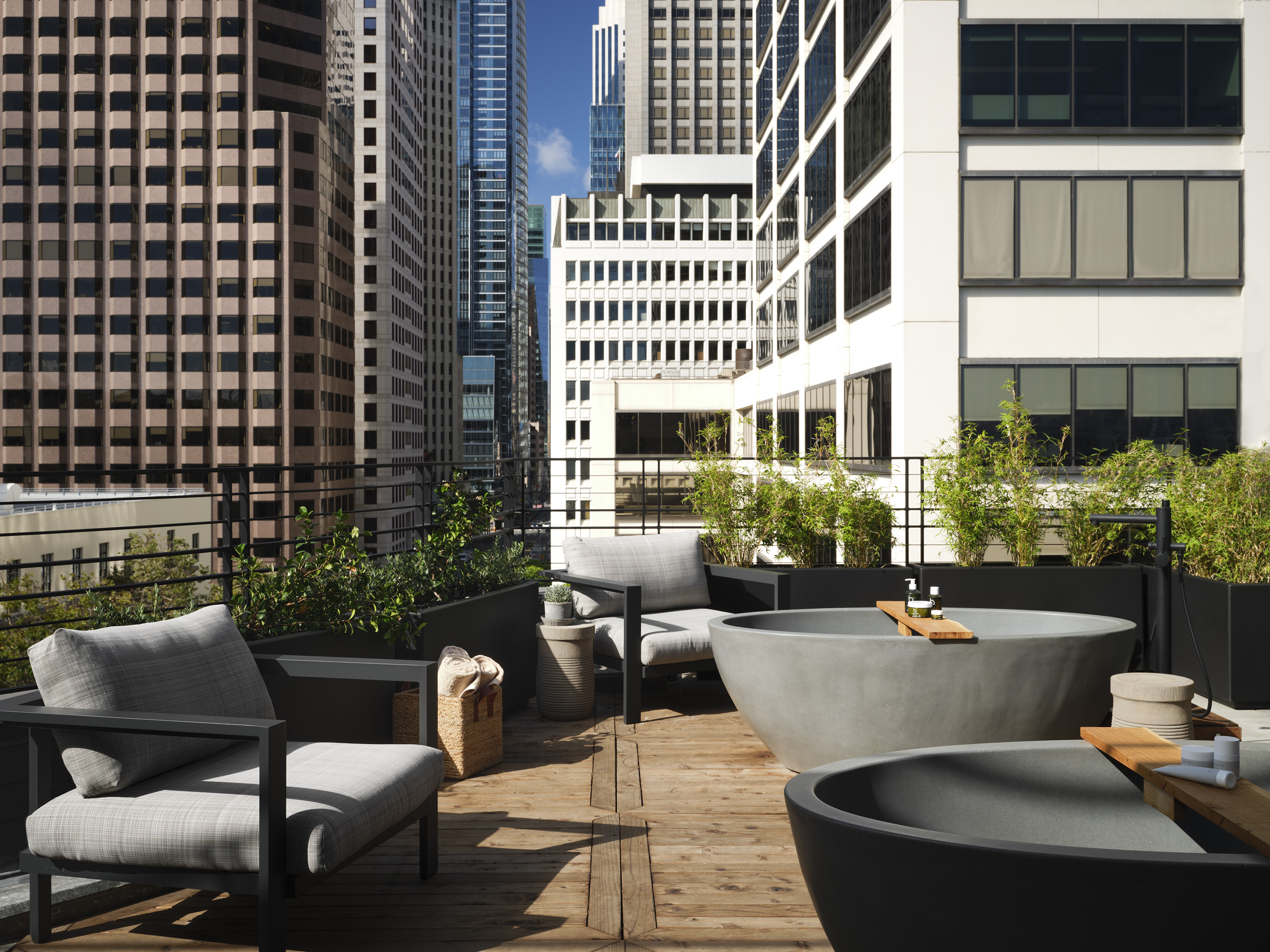 bamford-wellness-spa-rooftop-tubs