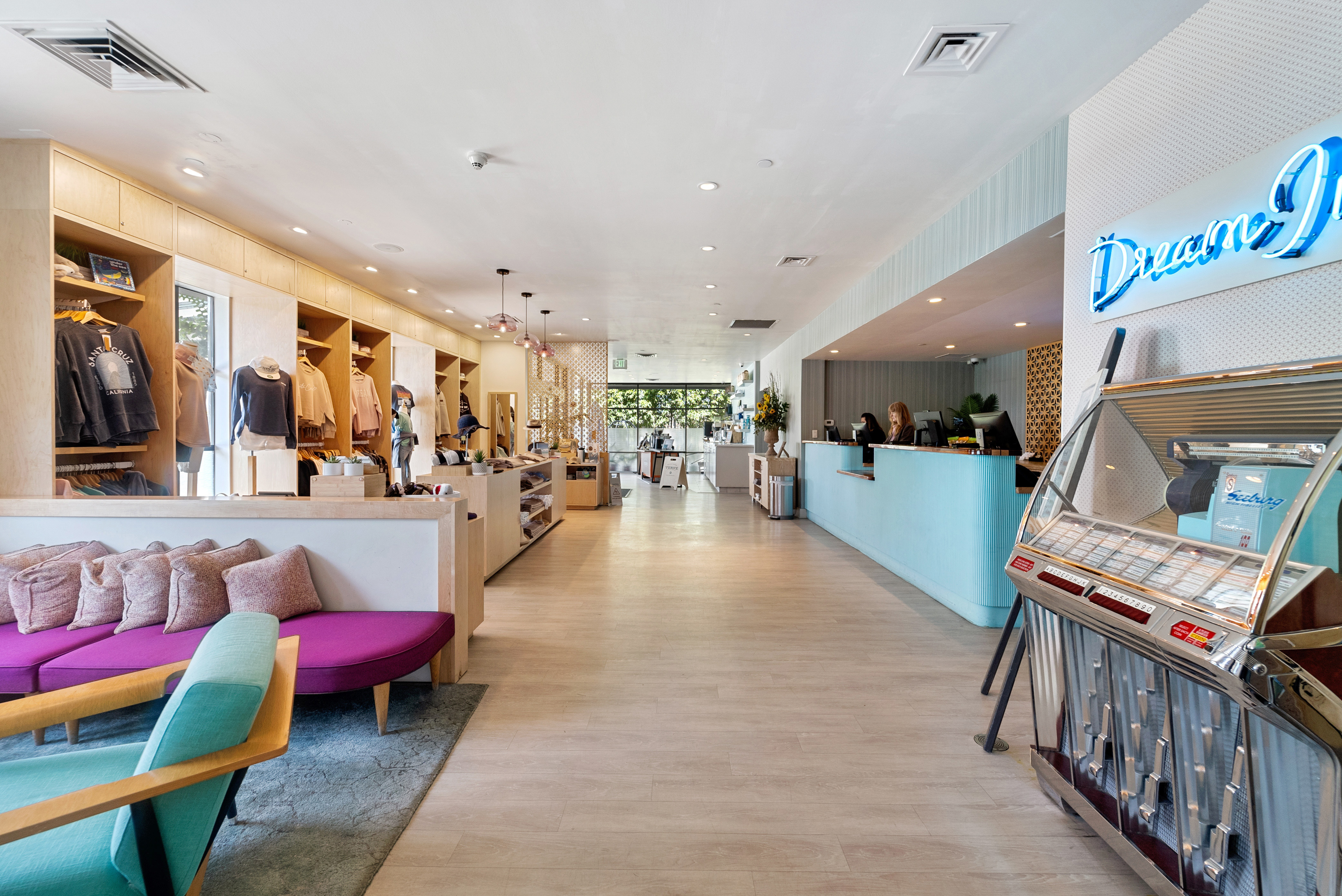 the-dream-shop-at-the-dream-inn-lobby