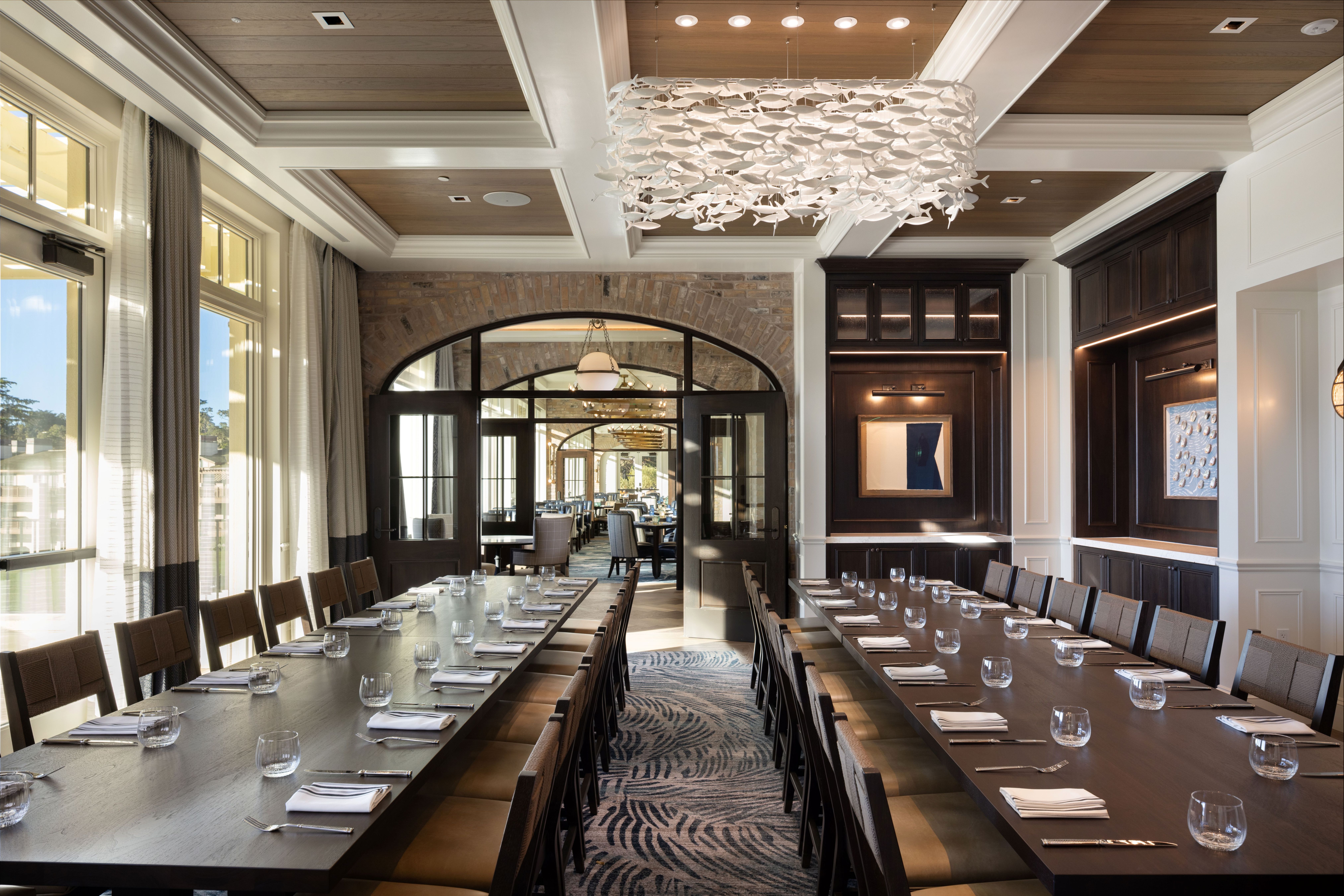stillwater-group-dining