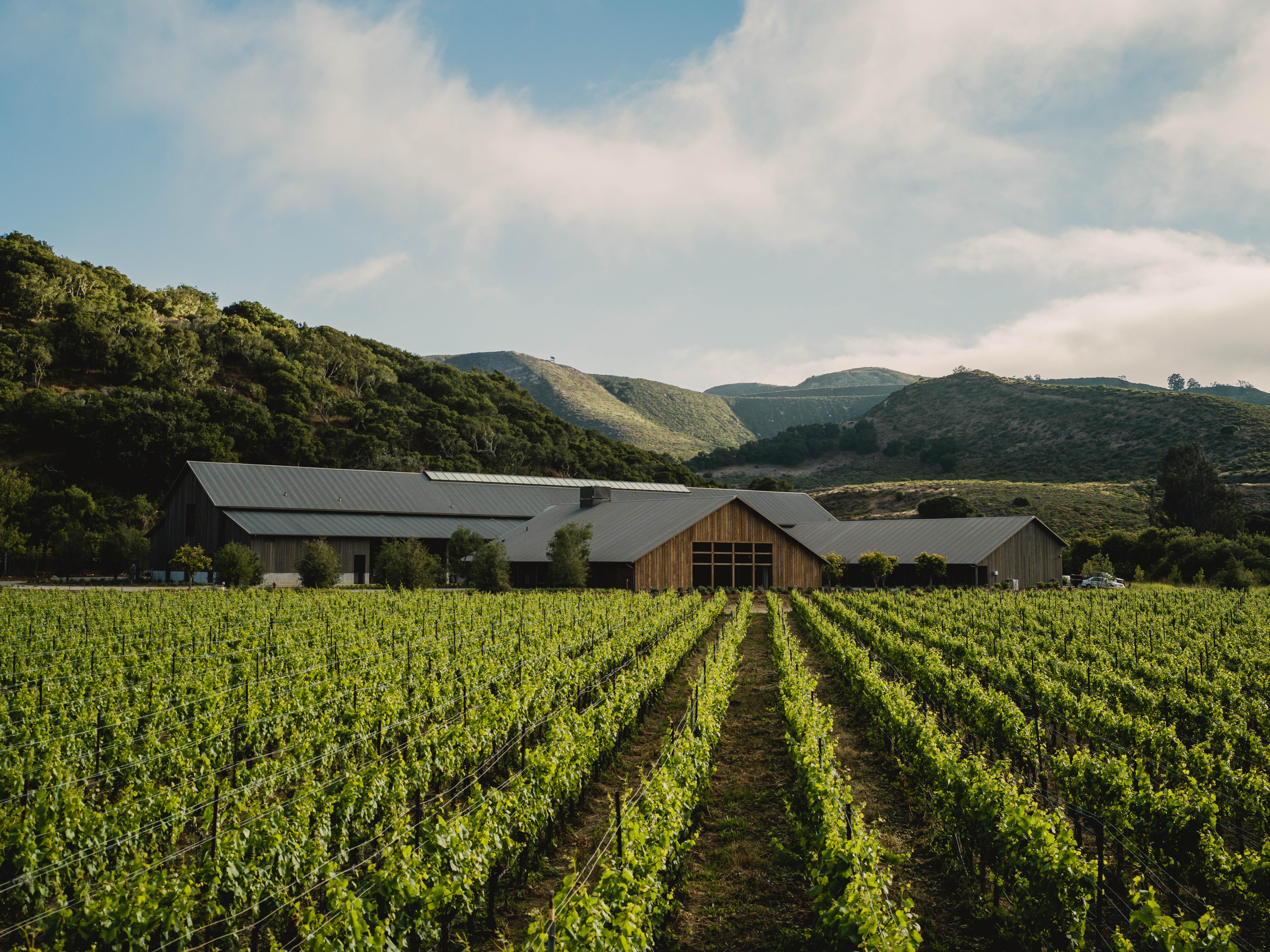 the-barn-at-the-hilt-estate
