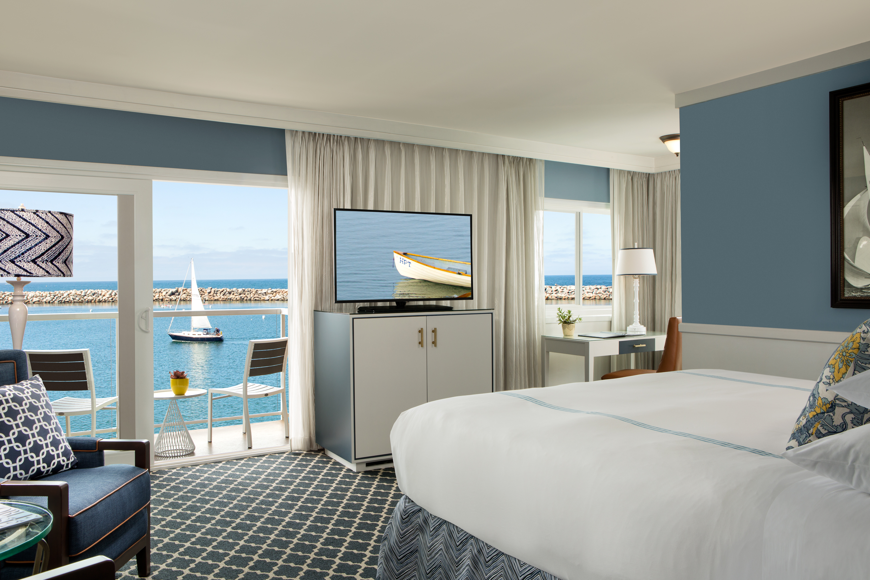 guestroom-at-the-portofino