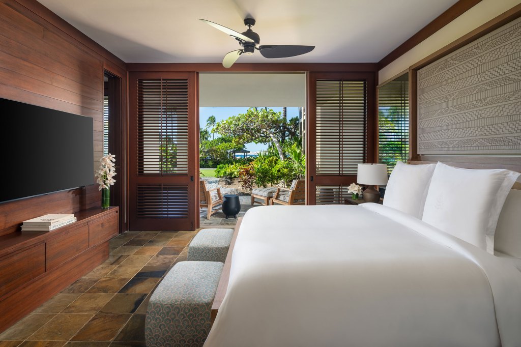 Four Seasons Resort Hualalai Pool Side Bedroom