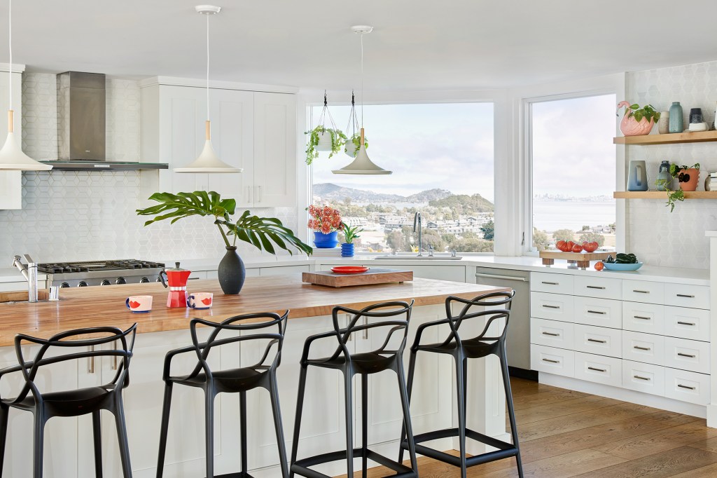 Kitchen Mill Valley House by Studio Munroe