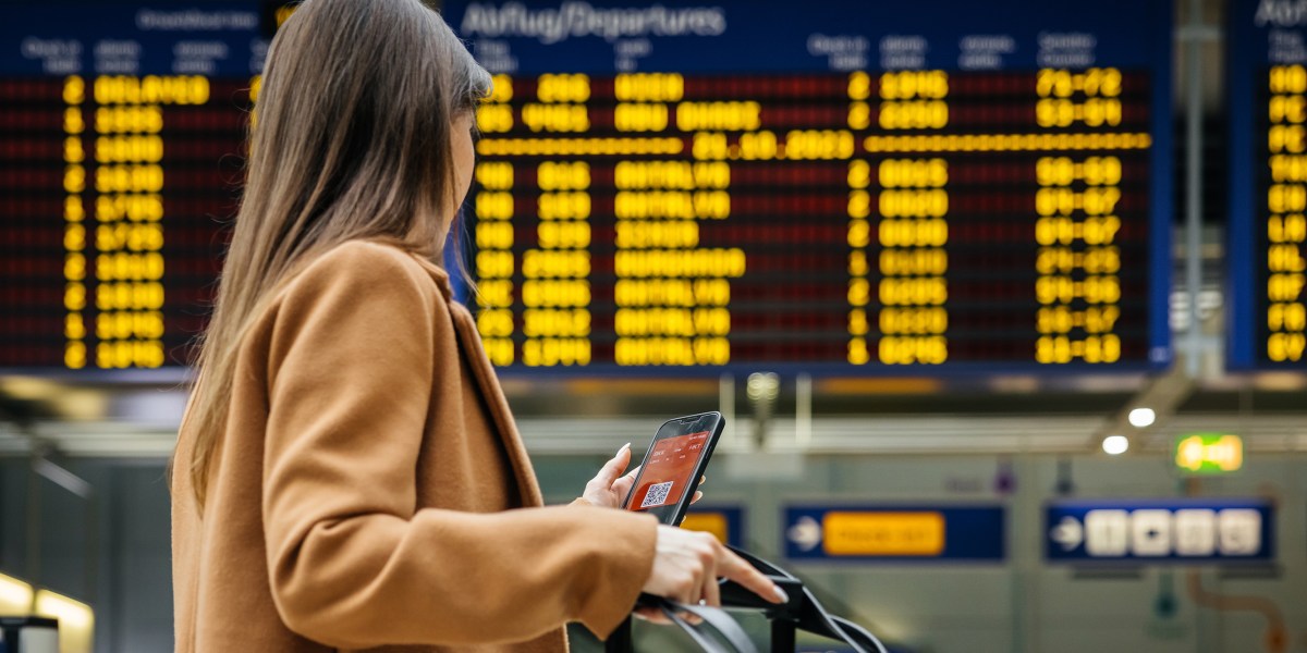 Choosing an Airport Outfit? 4 Chic (and Sensible) Rules Stylists Always Follow