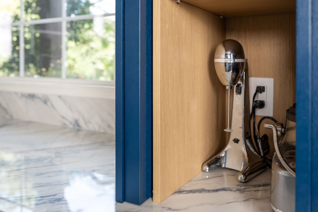 Appliances in Palisades Kitchen by Corner